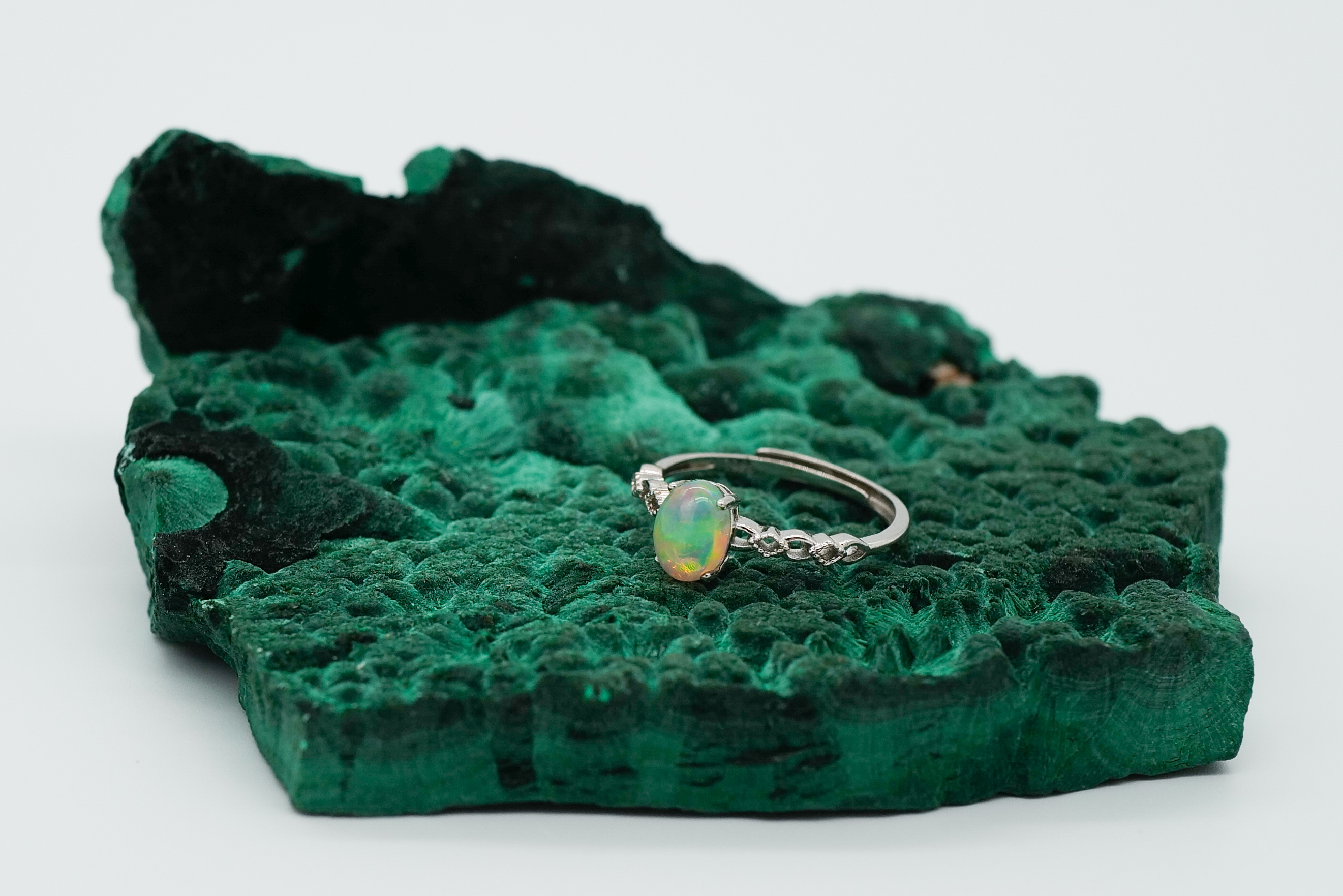 Anillo de ópalo etíope