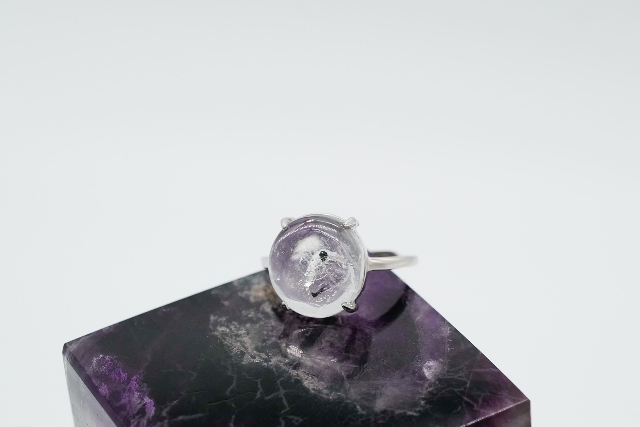 Anillo de cuarzo enhydro