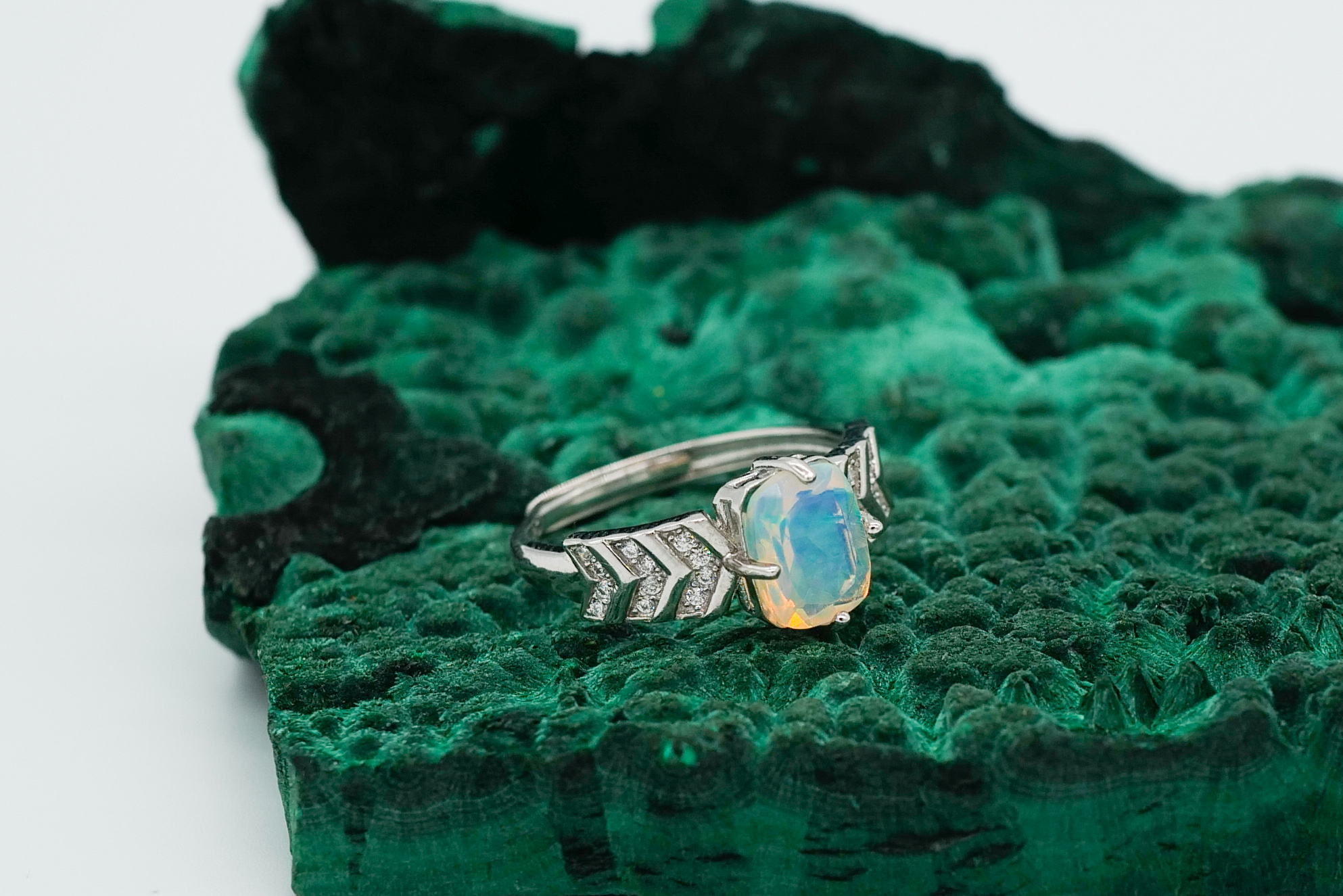 Anillo de ópalo etíope