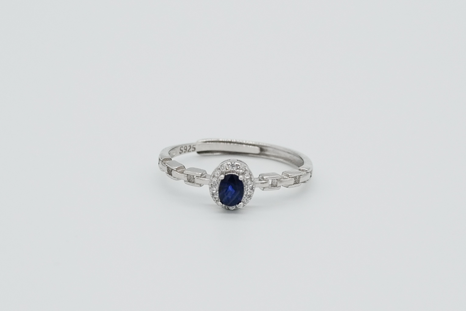 Anillo de zafiro azul 