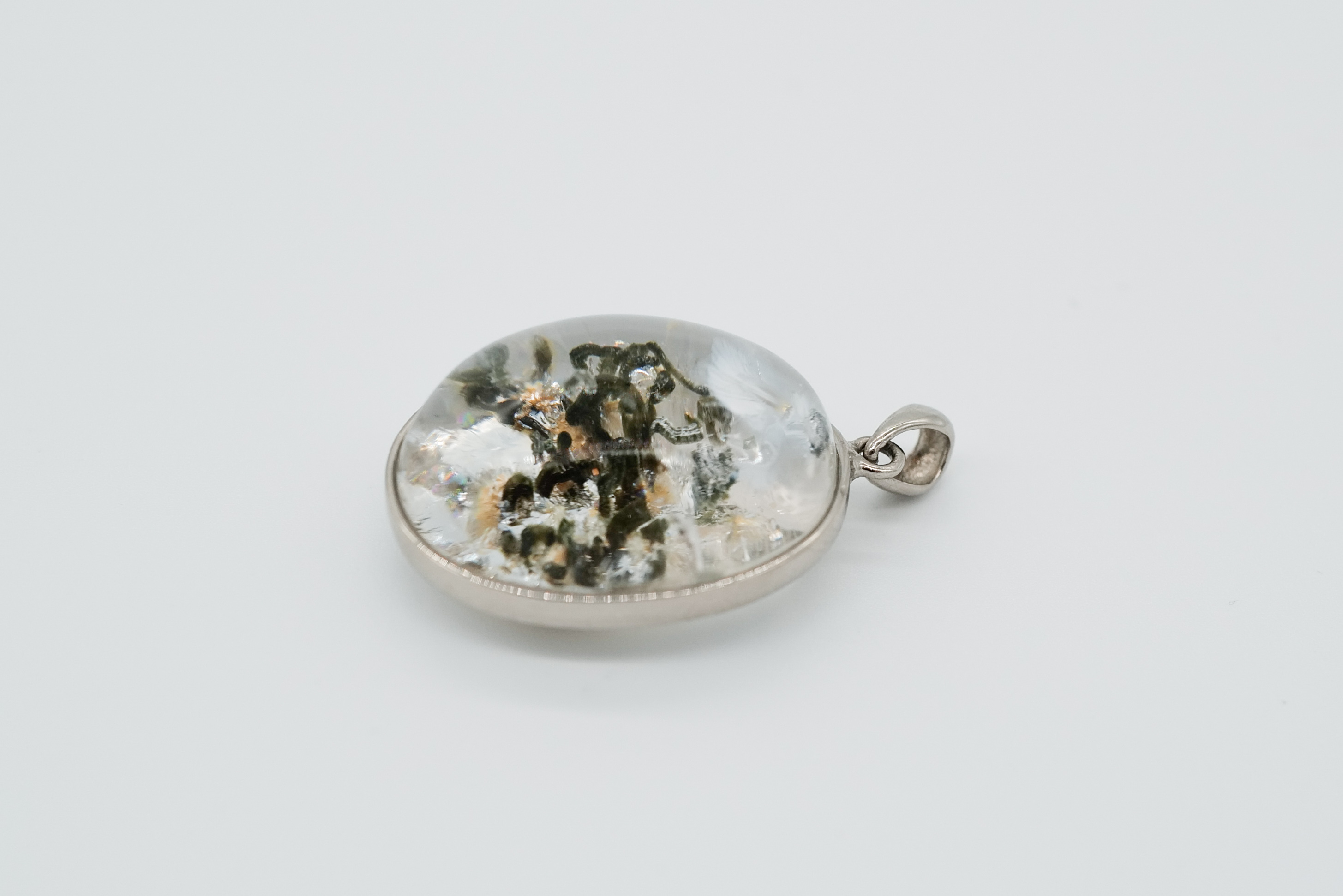 Colgante de cuarzo en cuarzo con turmalina