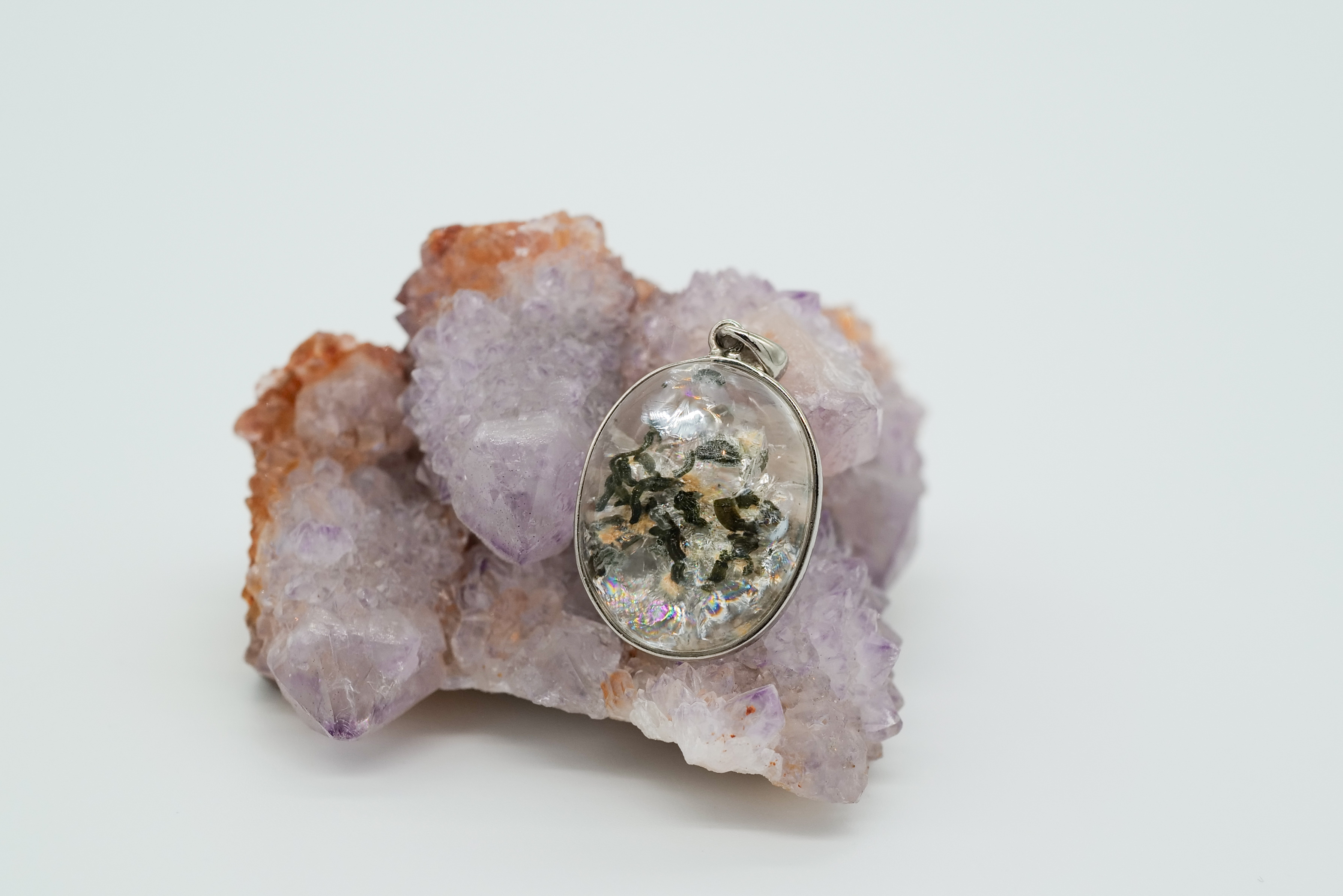 Colgante de cuarzo en cuarzo con turmalina