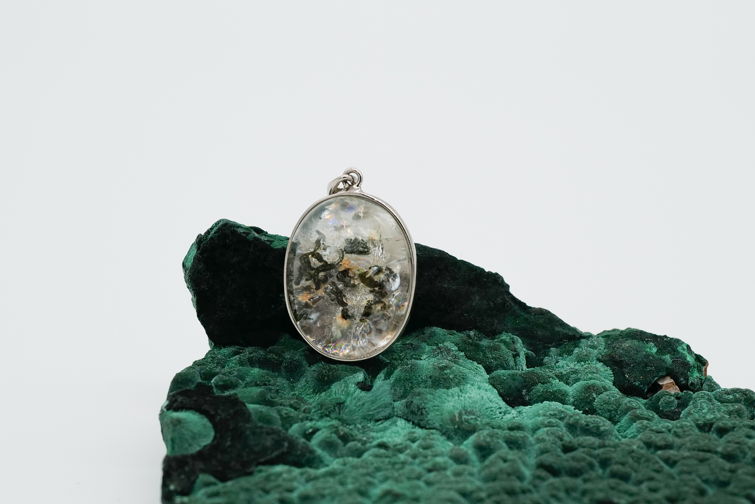 Colgante de cuarzo en cuarzo con turmalina