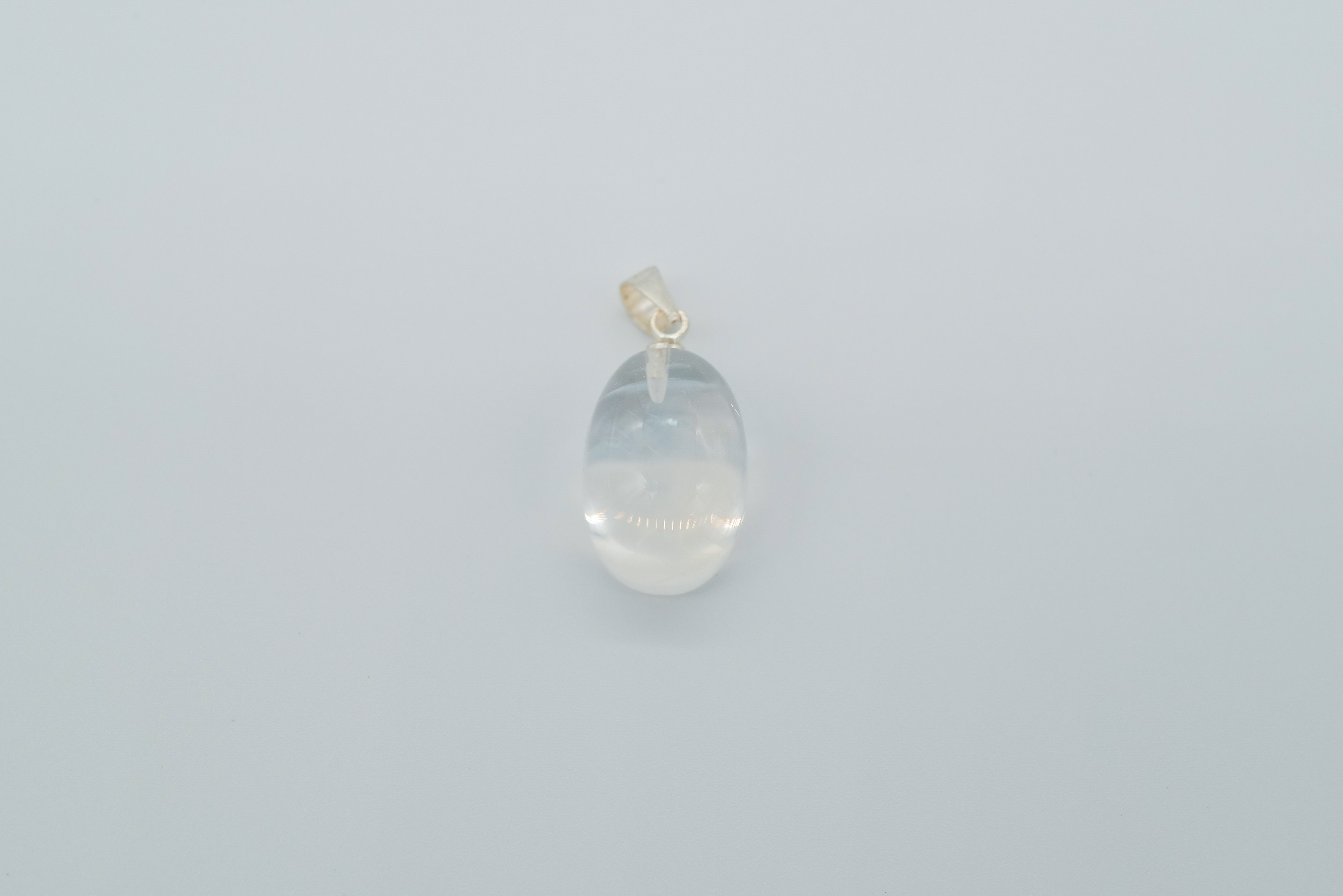 Exclusivo colgante de cuarzo claro con rutilado azul