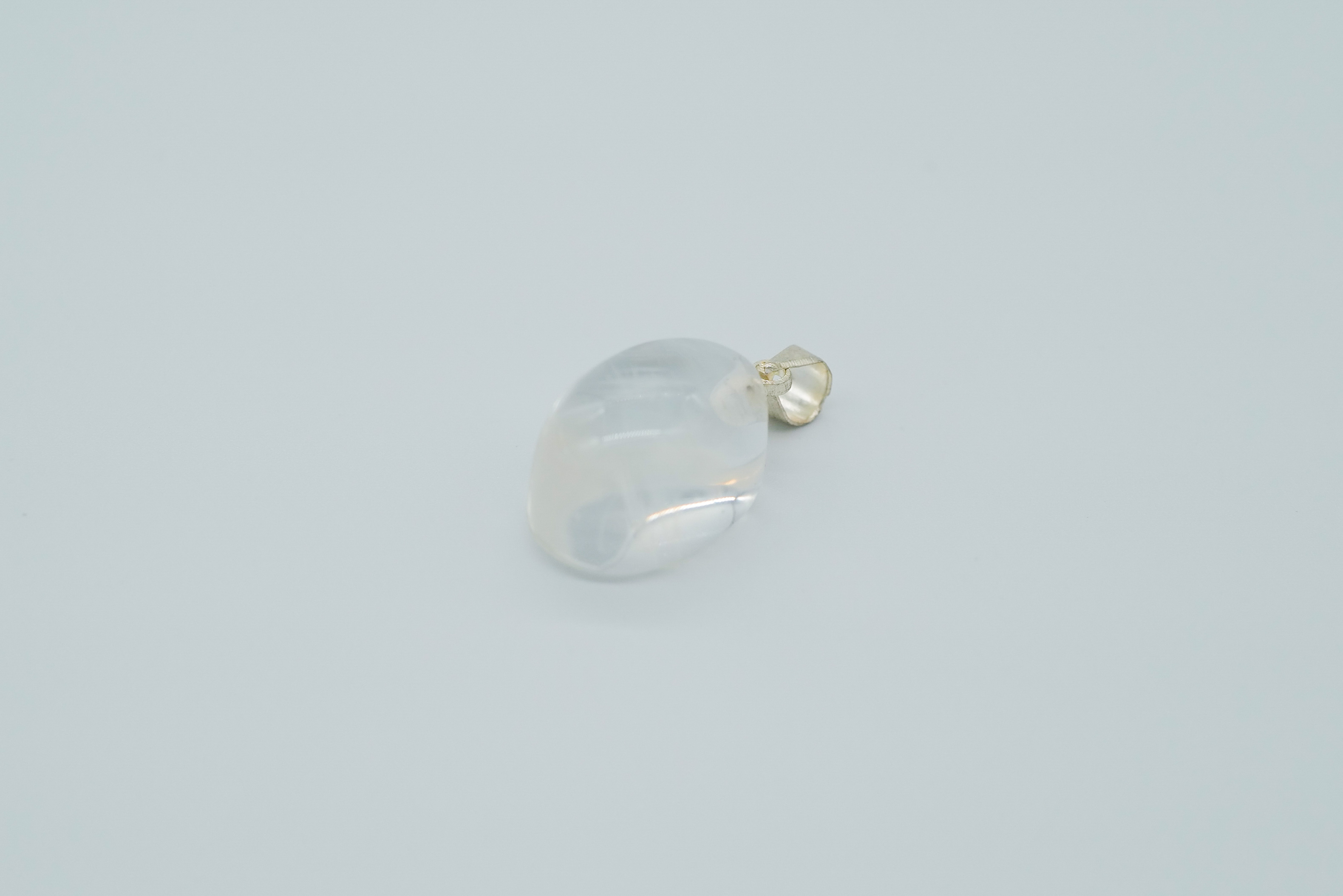 Exclusivo colgante de cuarzo claro con rutilado azul