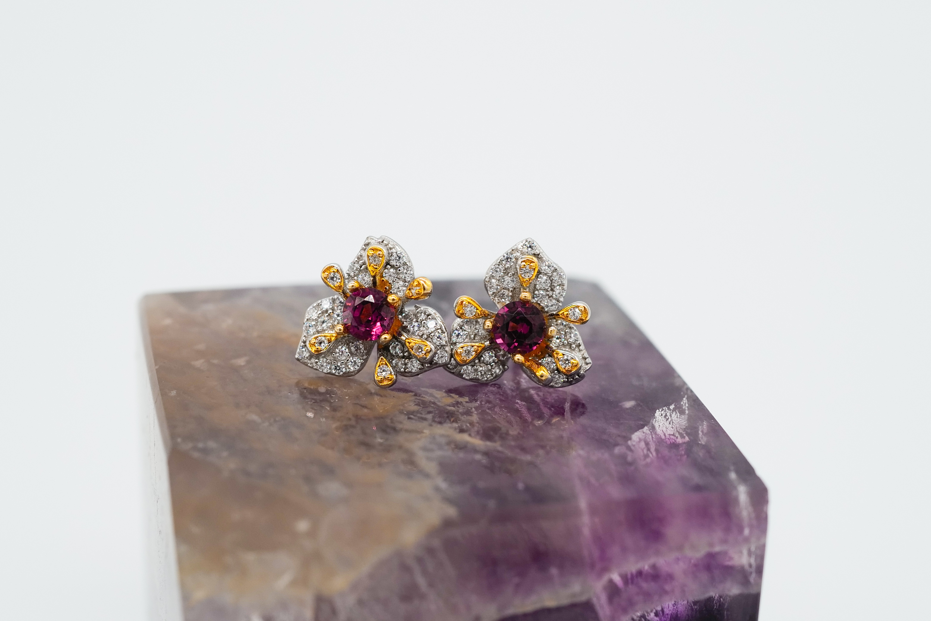 Pendientes con granate rhodolita