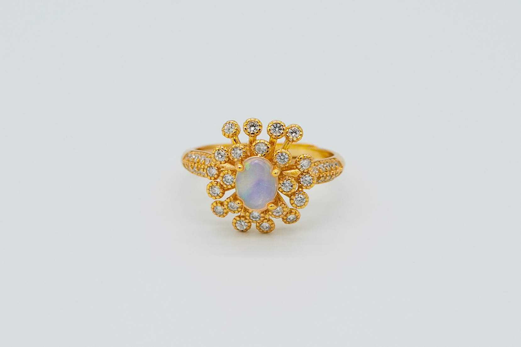 Anillo con ópalo etíope