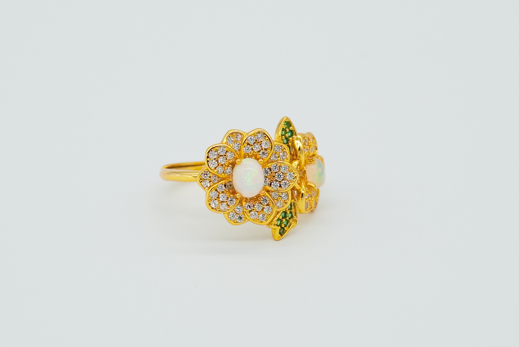 Anillo con ópalos etíopes