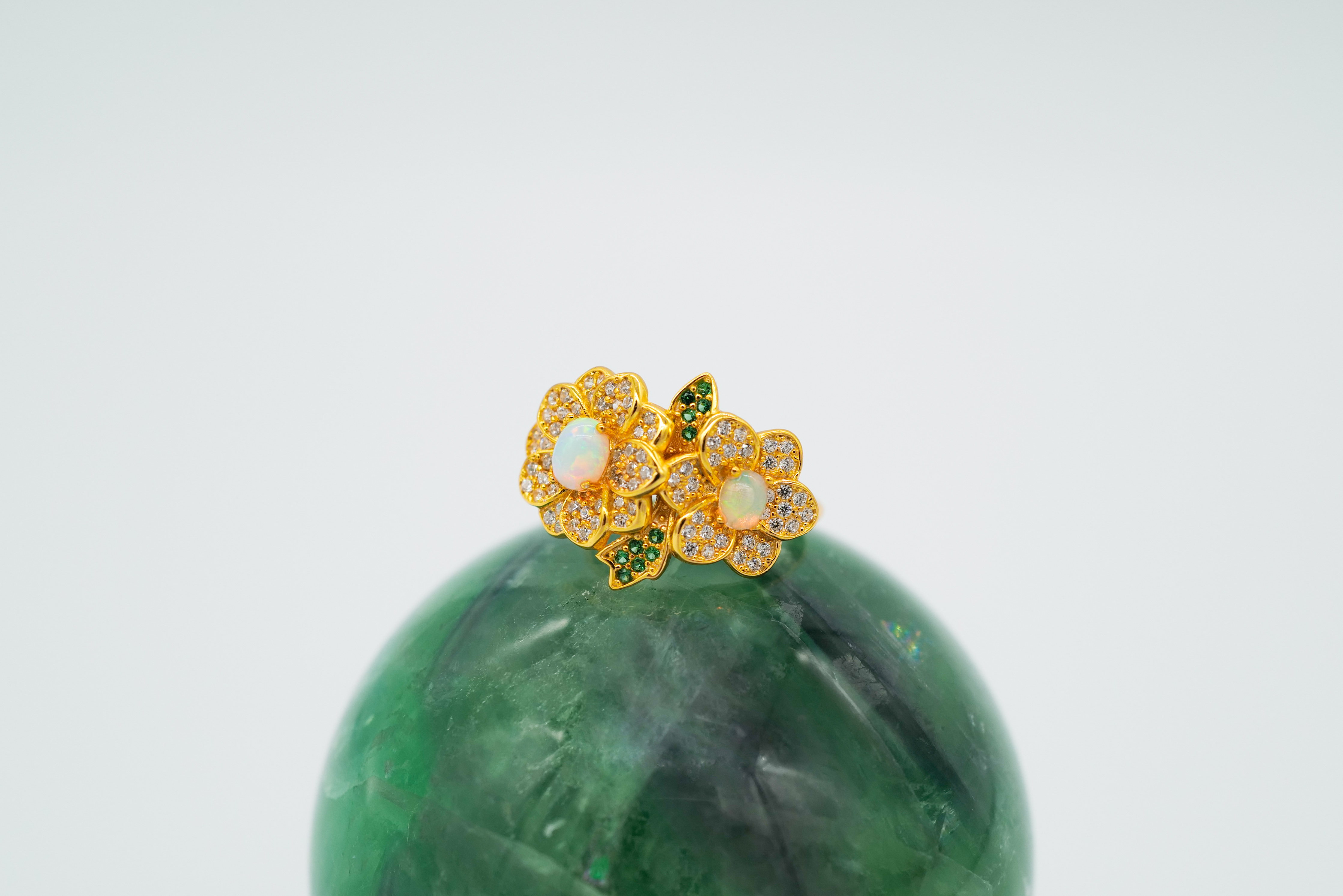 Anillo con ópalos etíopes