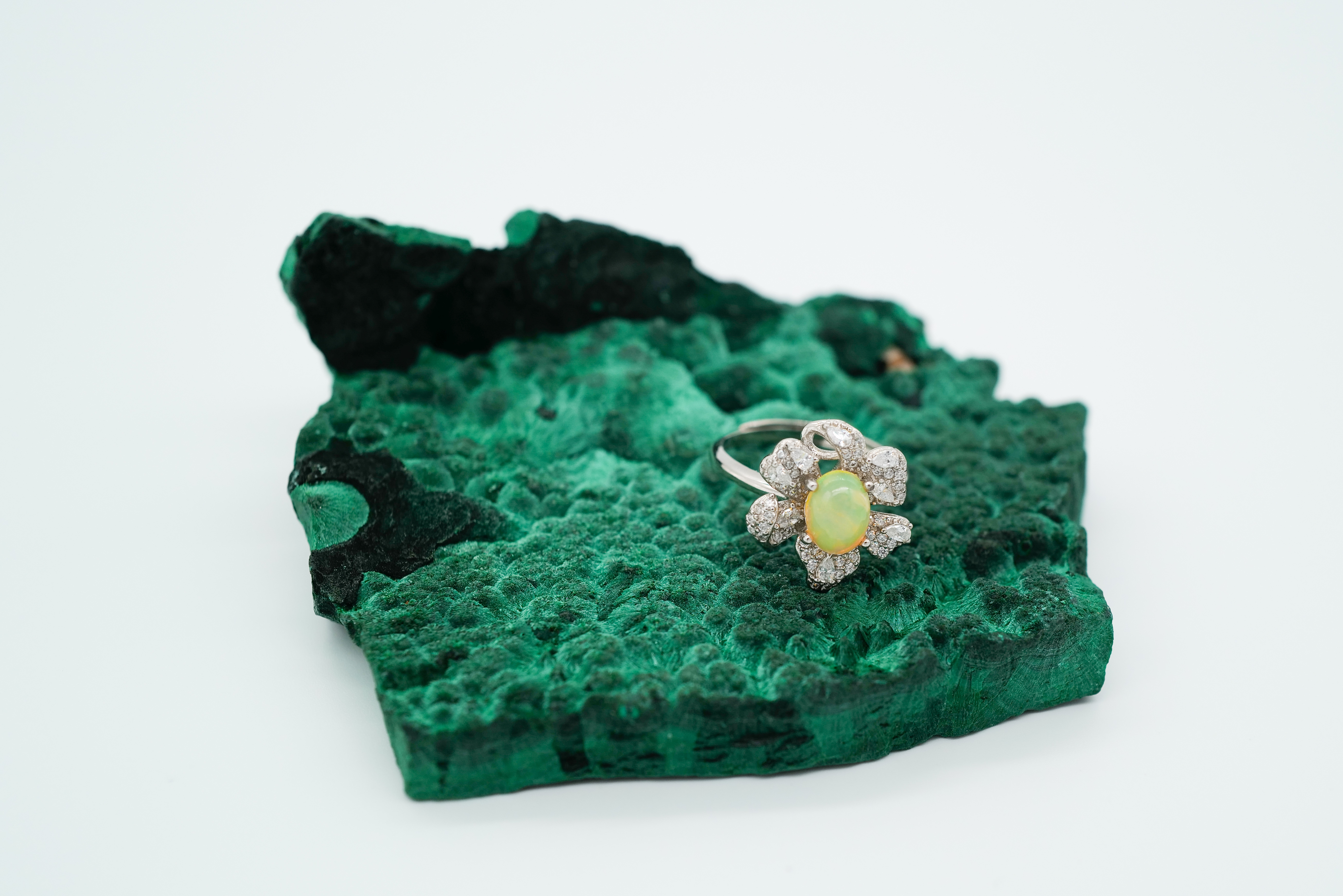 Anillo de ópalo etíope