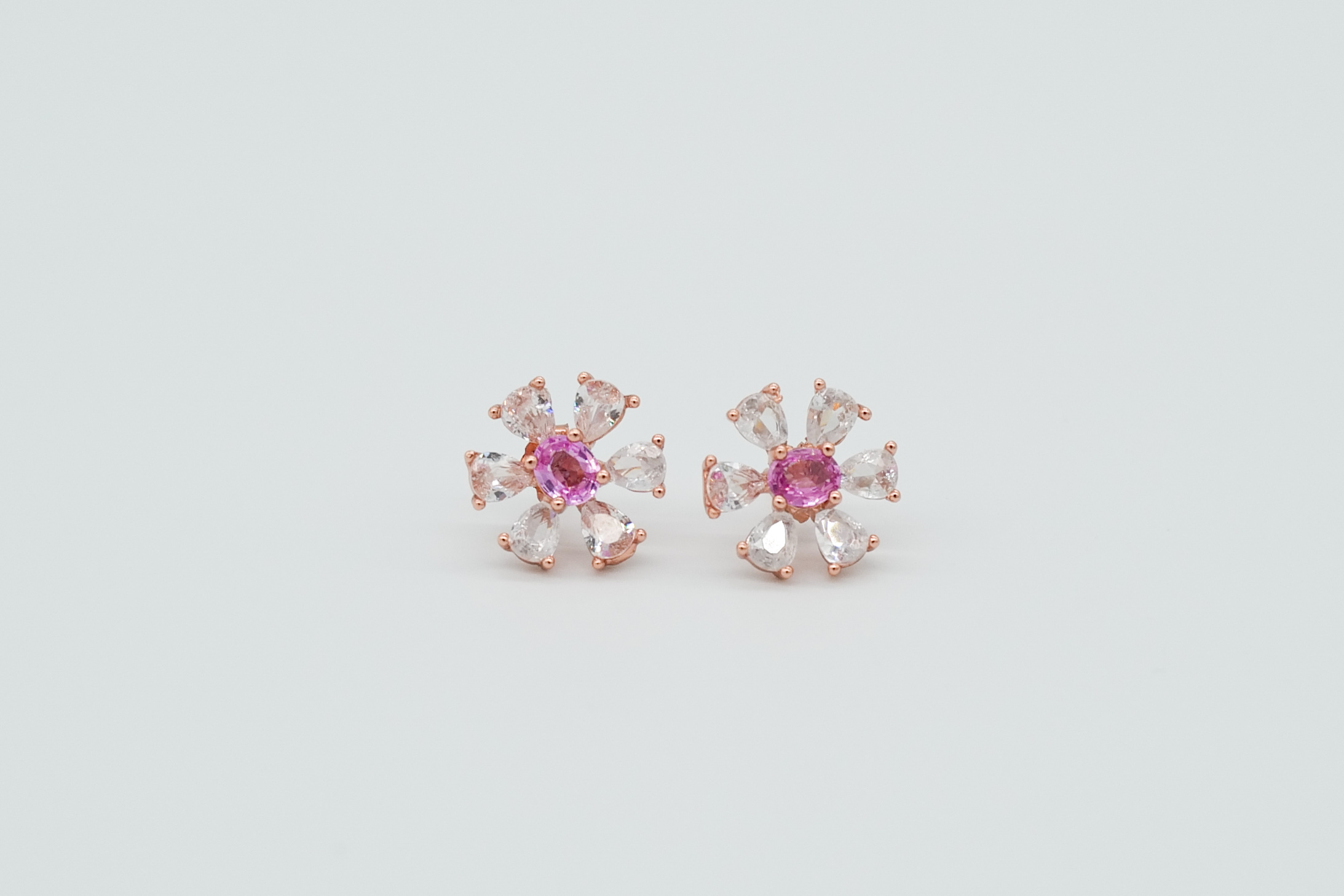 Pendientes con zafiros rosas