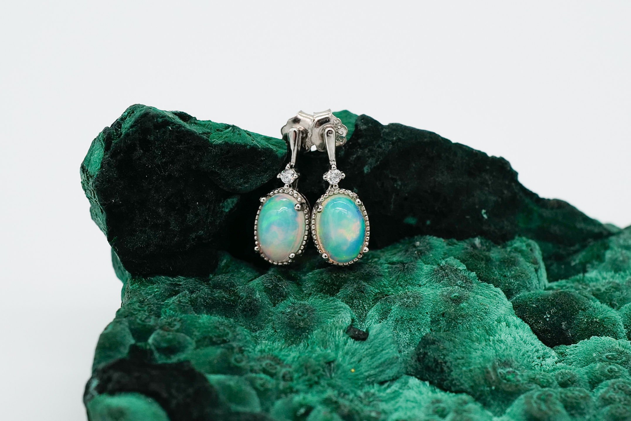 Pendientes con ópalos etíopes