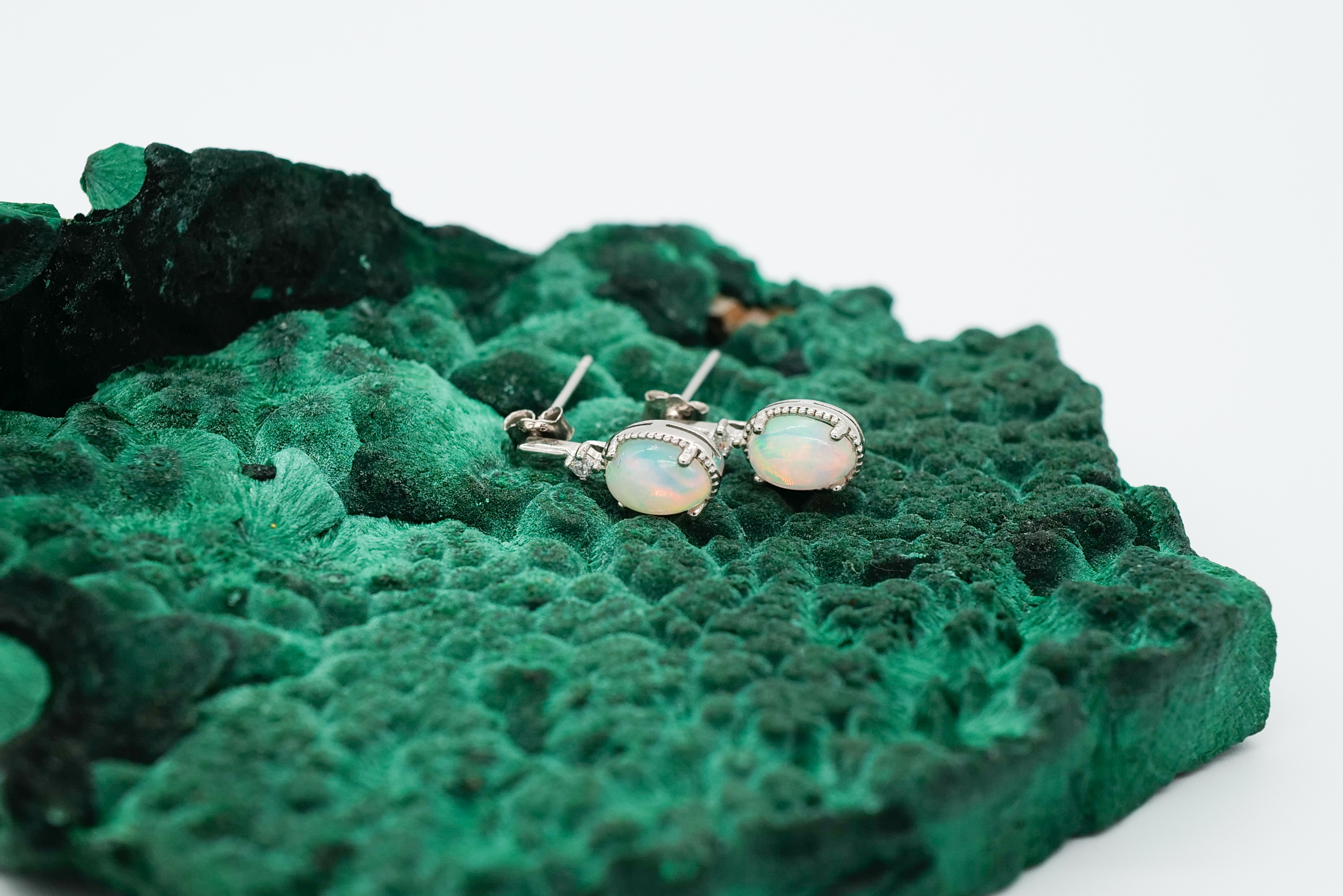 Pendientes con ópalos etíopes