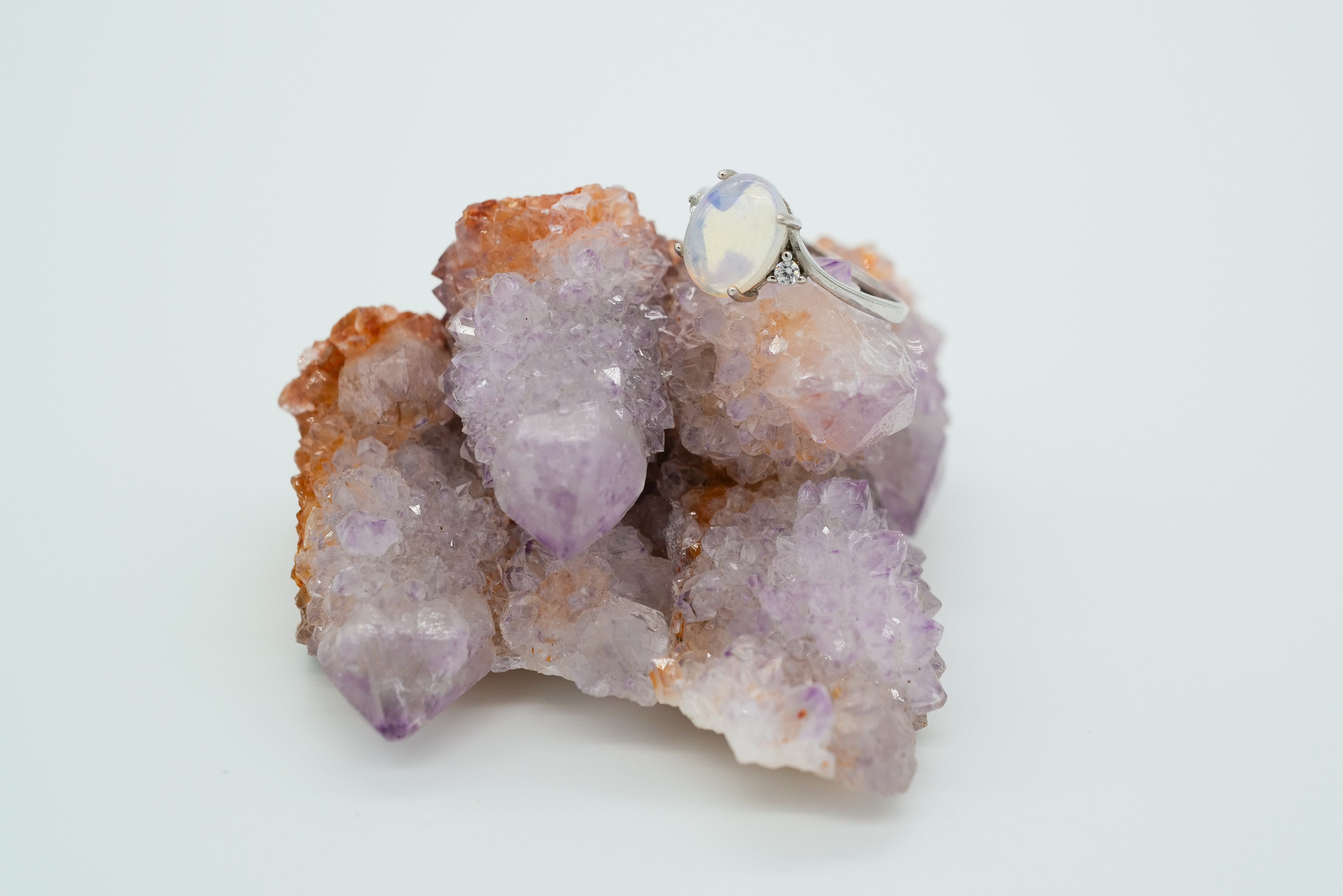 Anillo con ópalo etíope