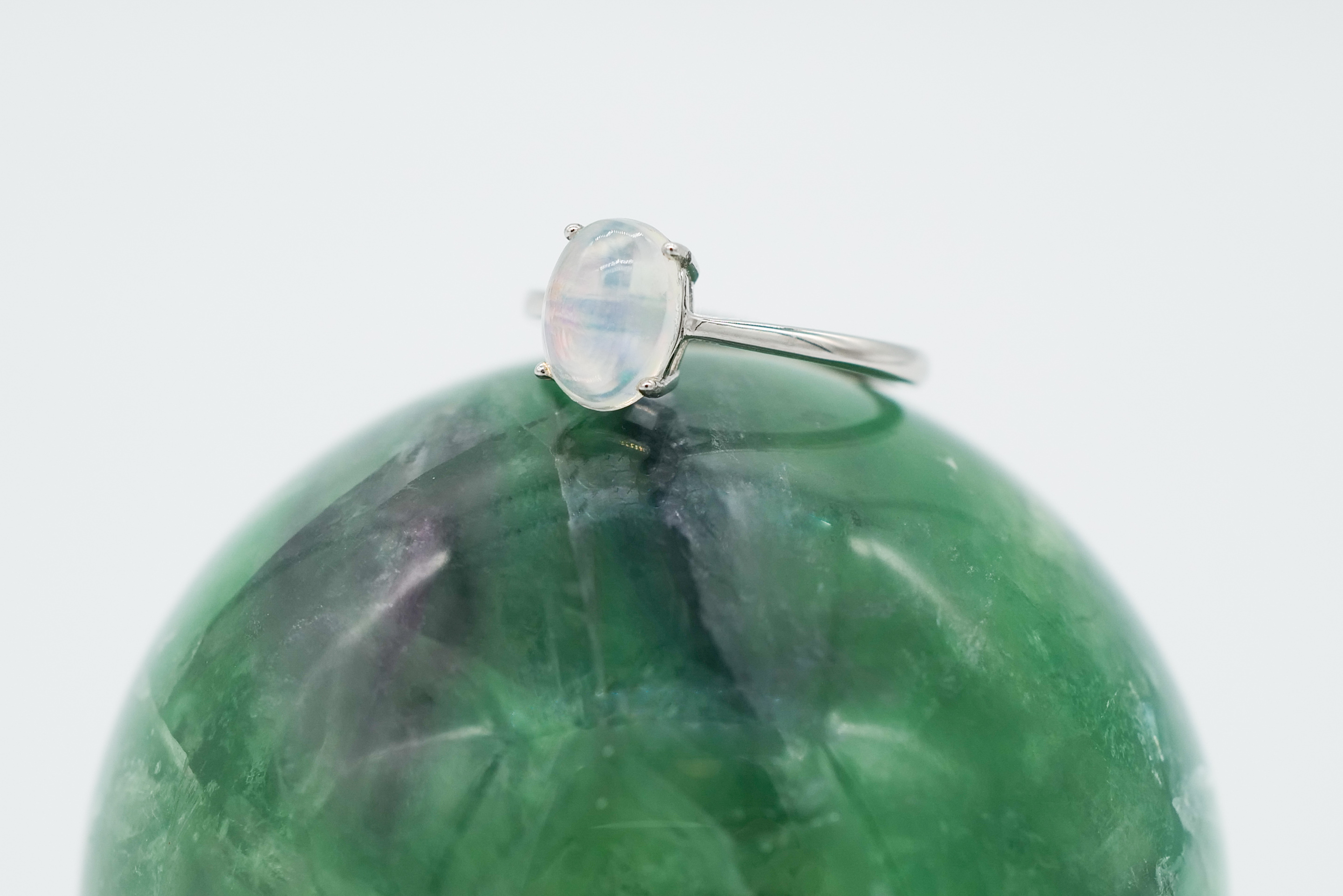 Anillo con ópalo etíope