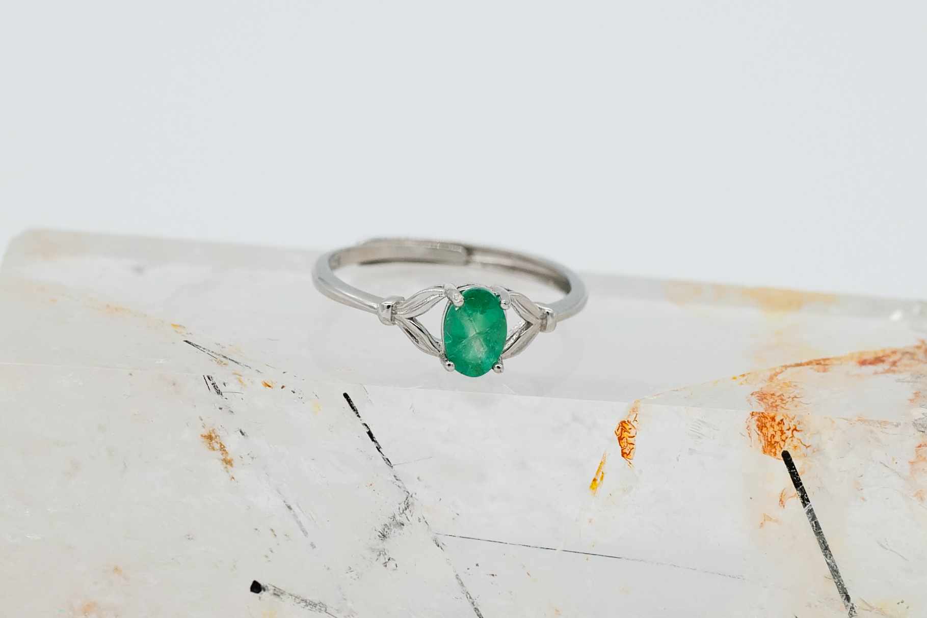 Anillo con esmeralda