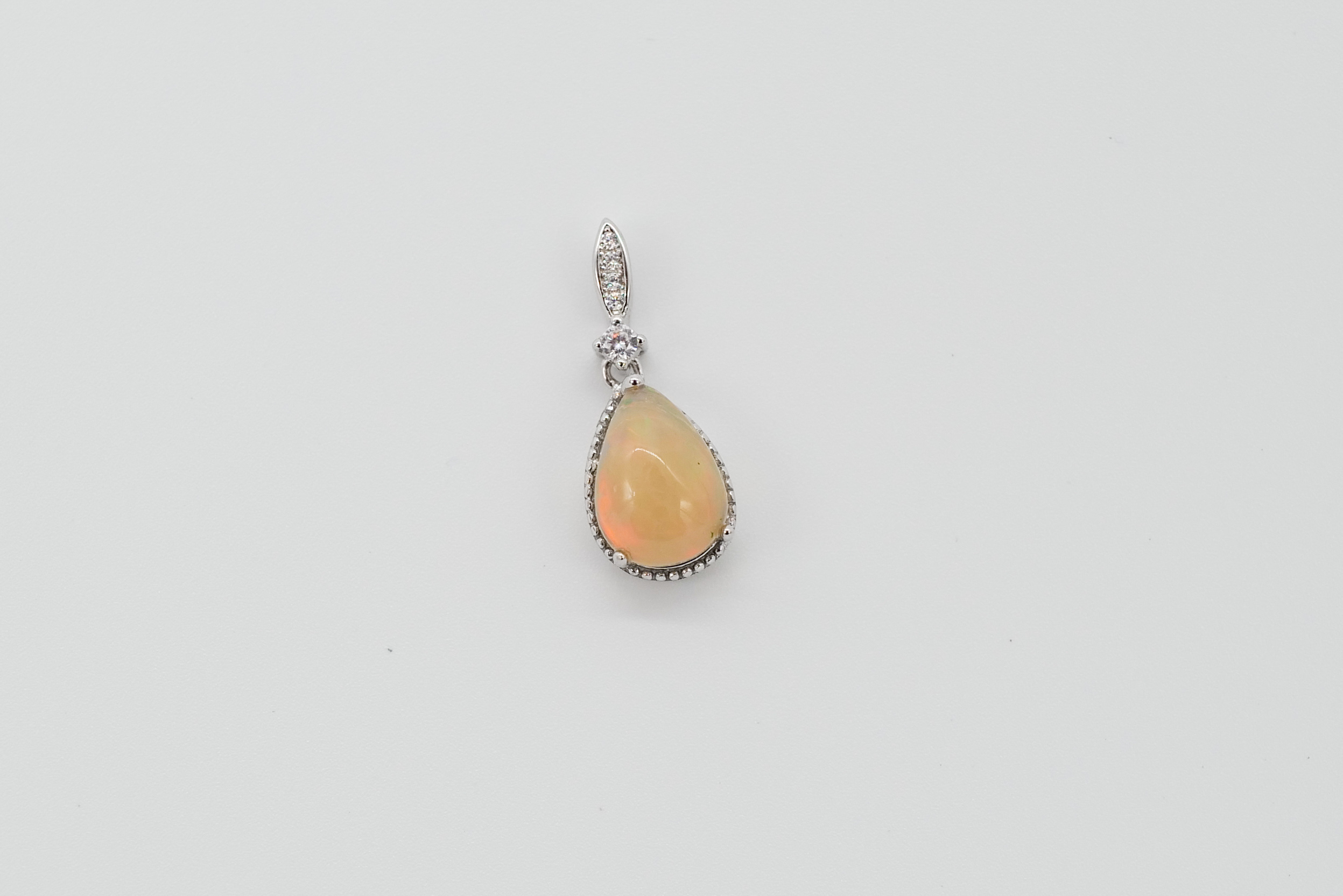 Colgante de ópalo etíope