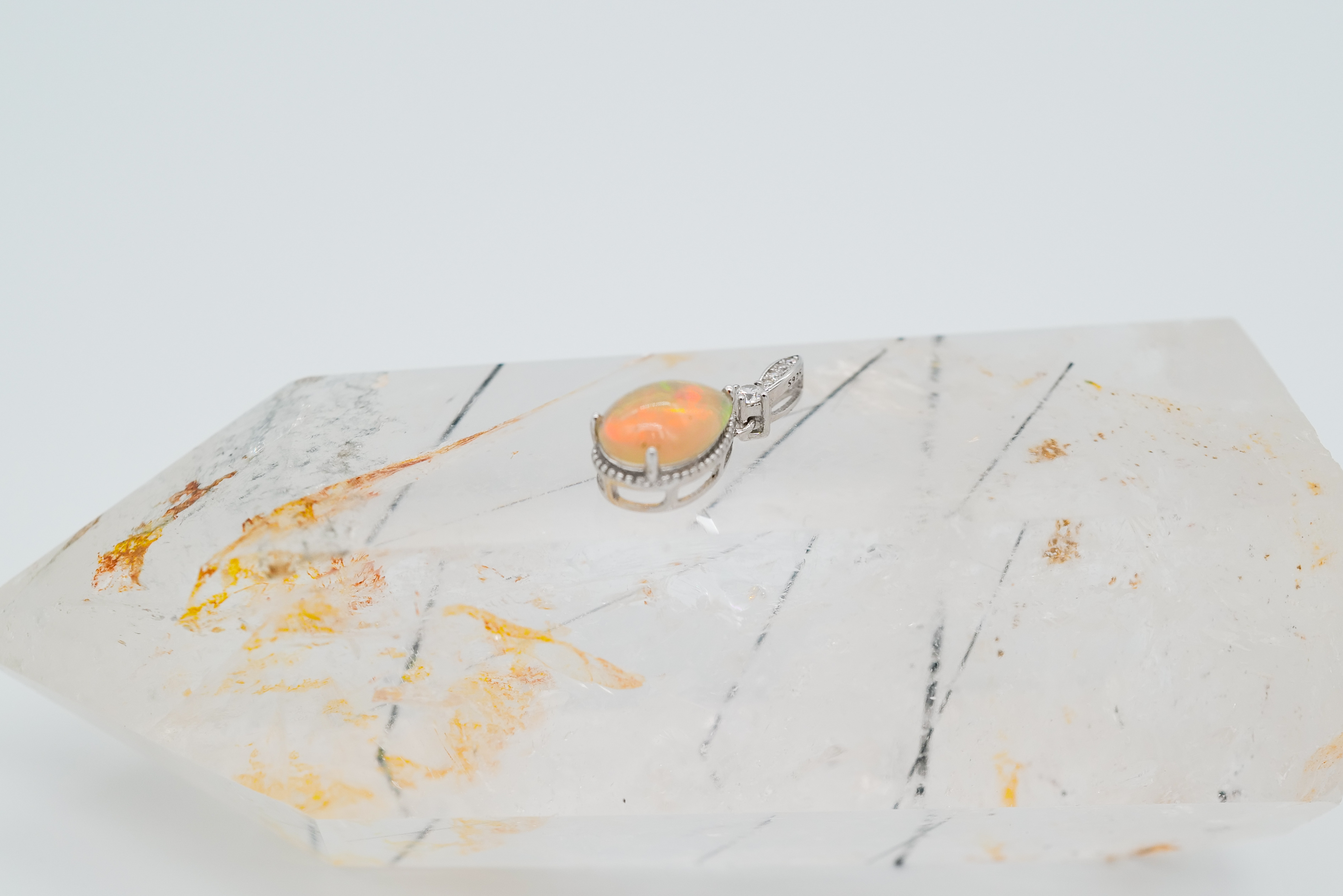 Colgante de ópalo etíope