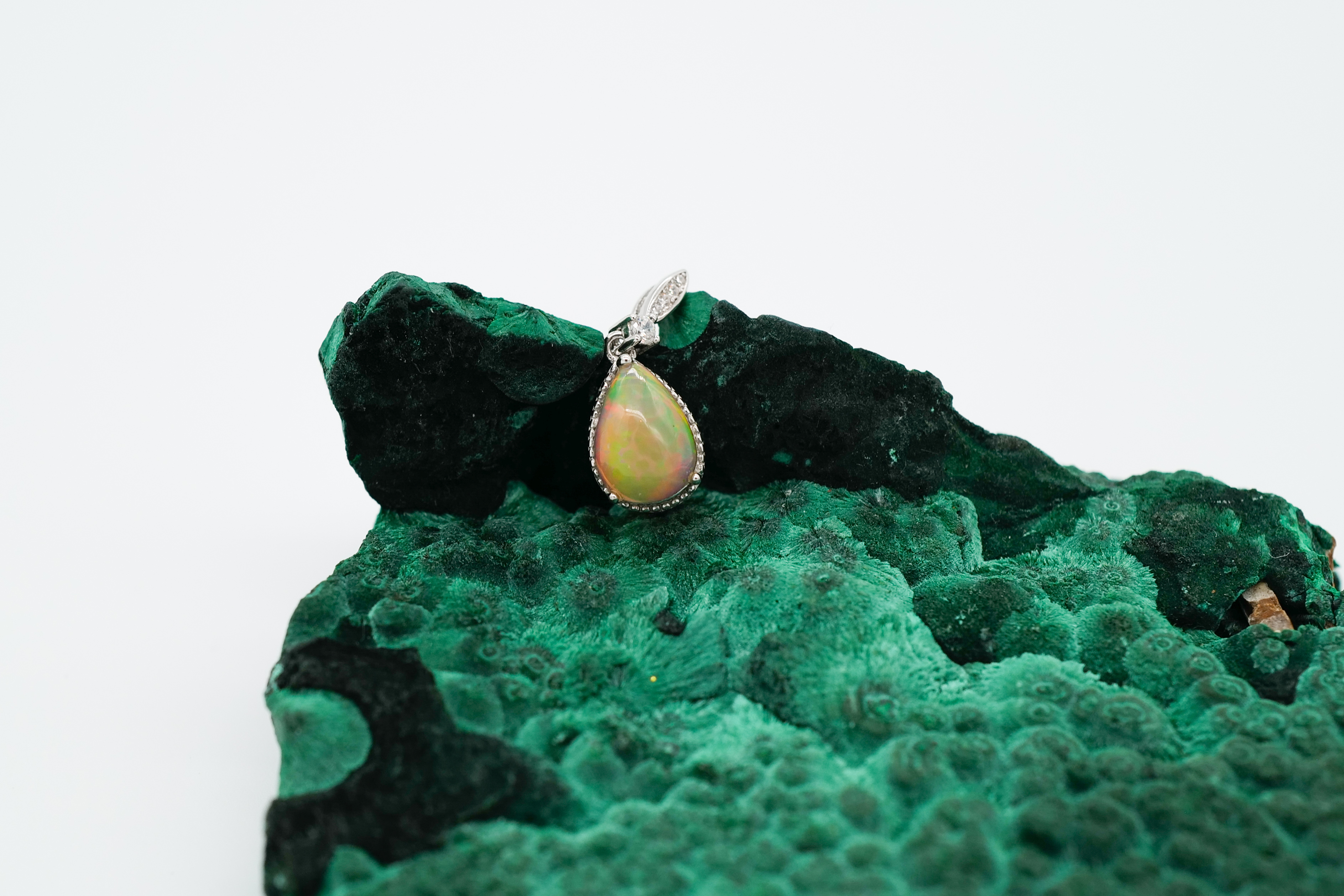 Colgante de ópalo etíope