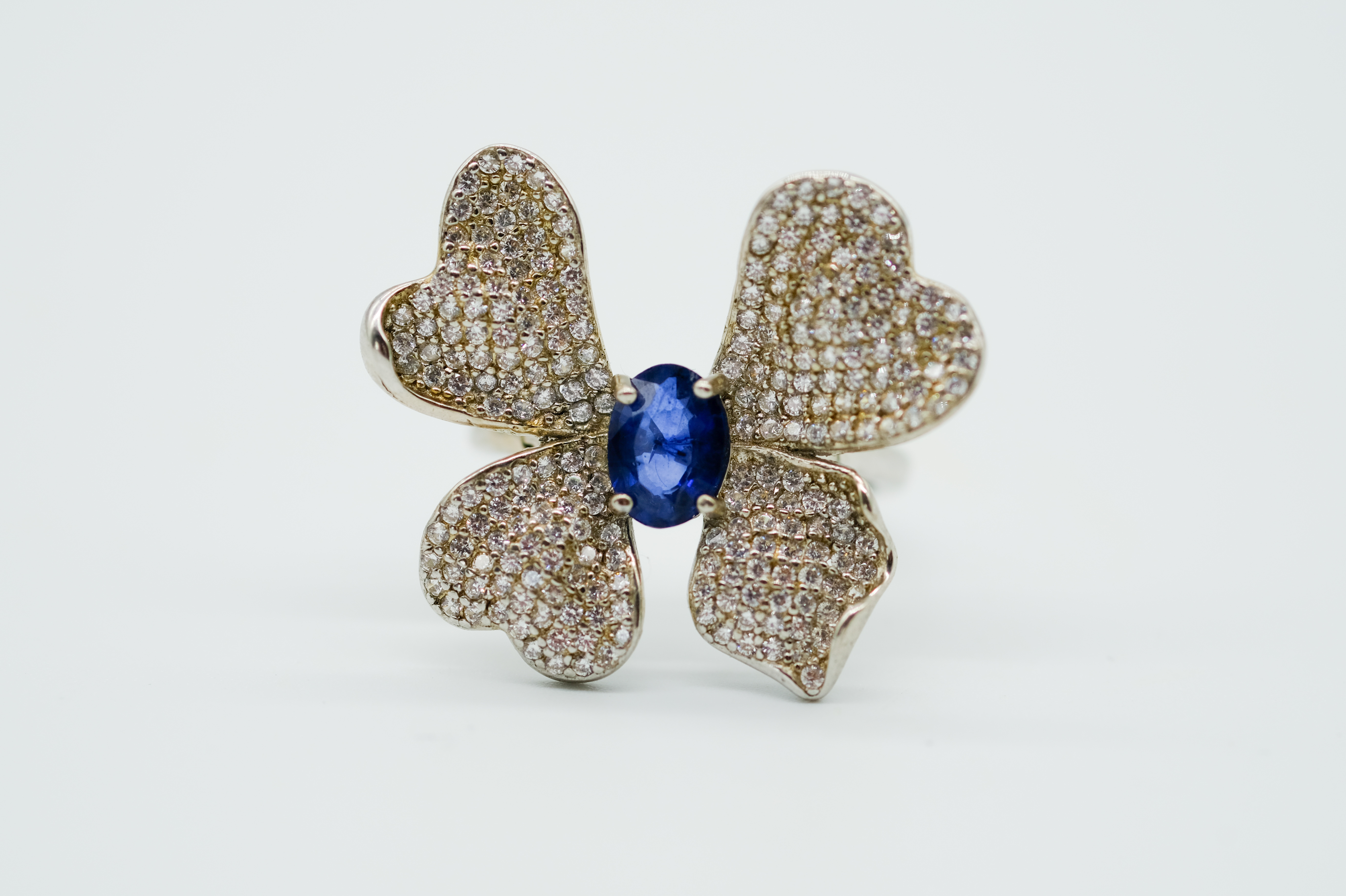 Anillo mariposa con zafiro azul
