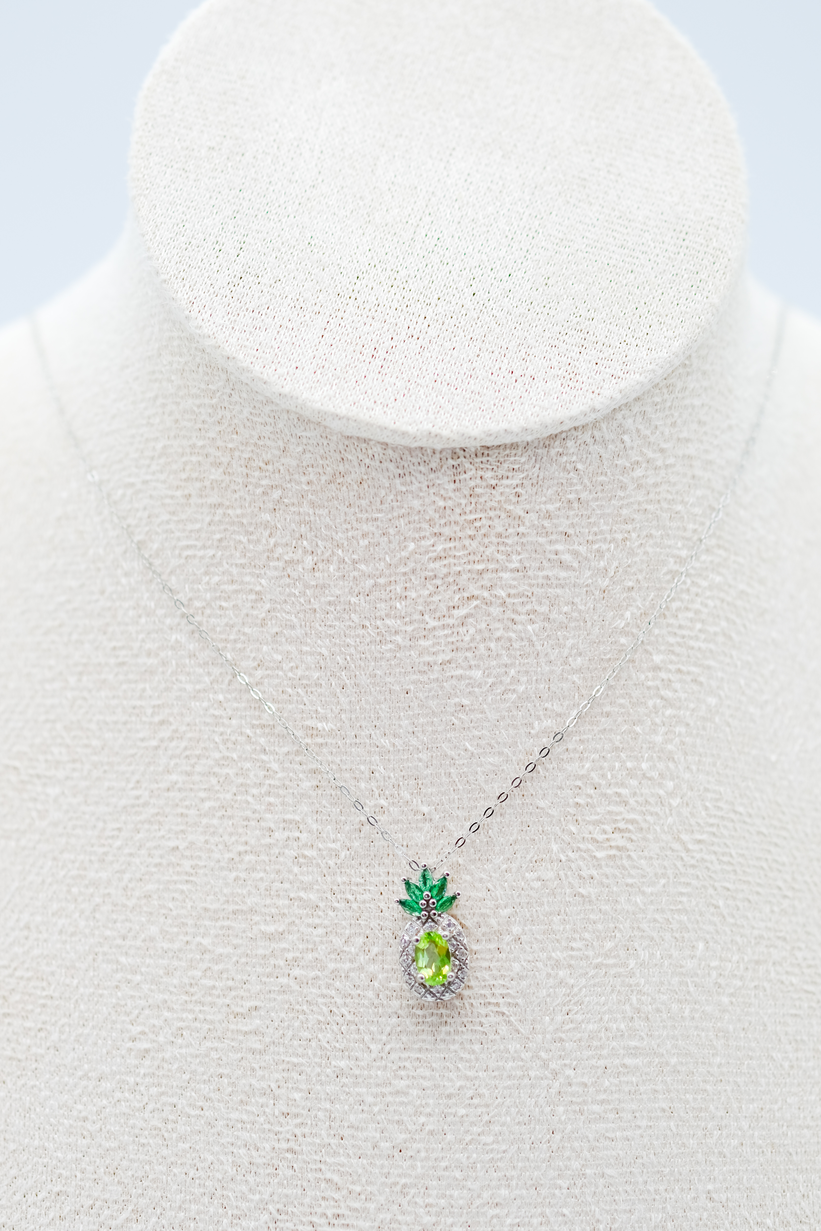 Colgante piña con peridoto