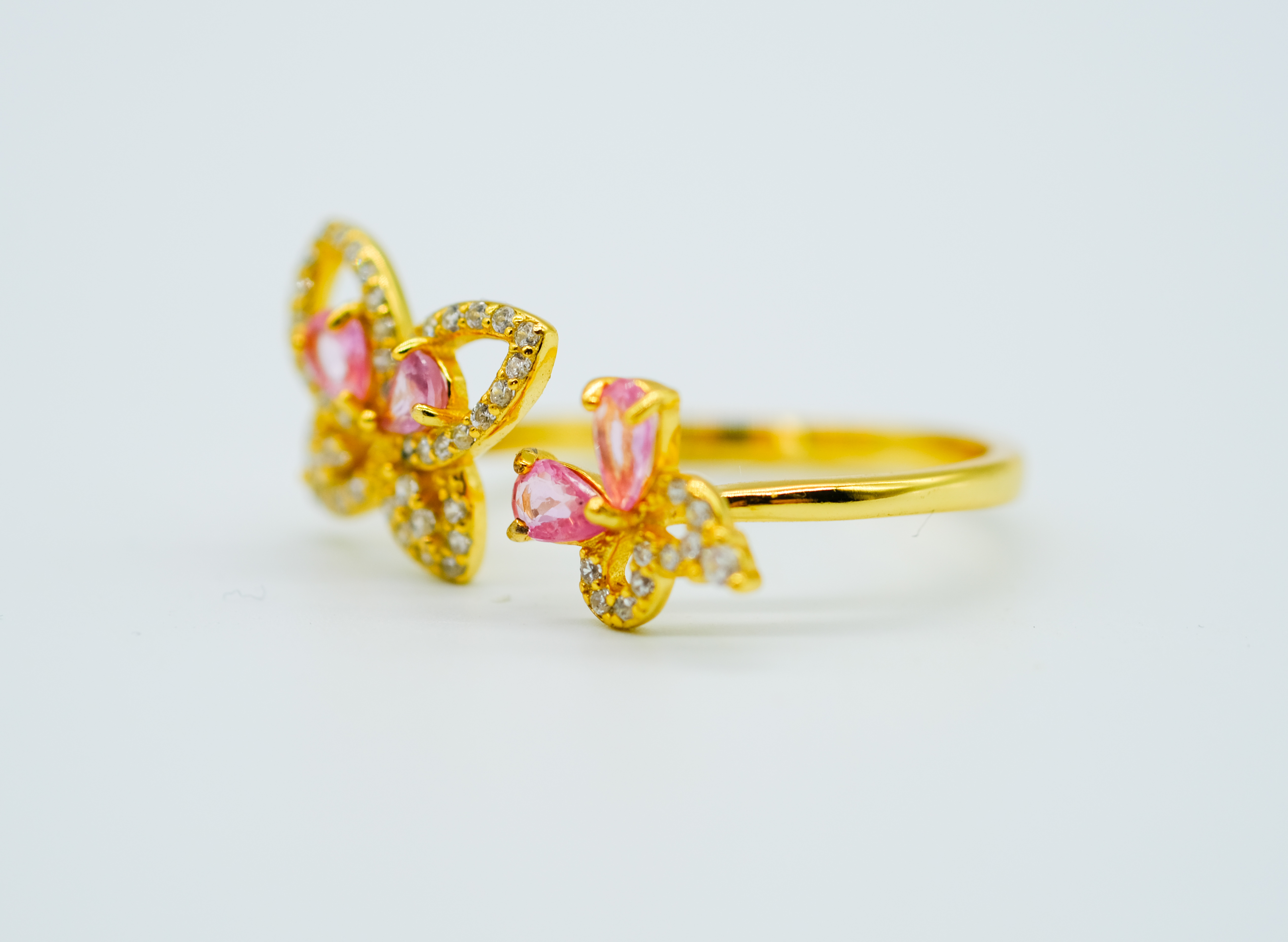 Anillo con zafiros rosas