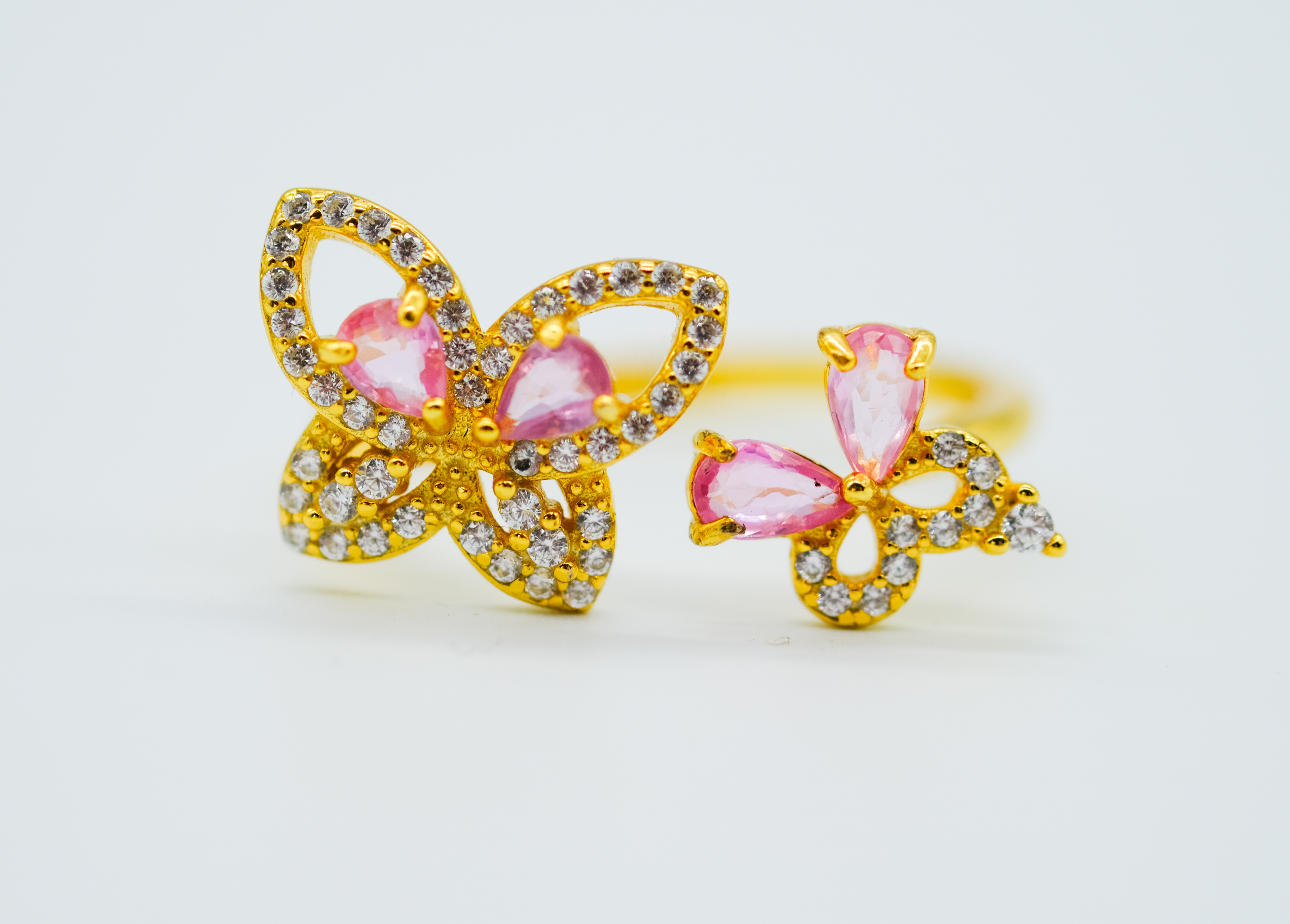 Anillo con zafiros rosas