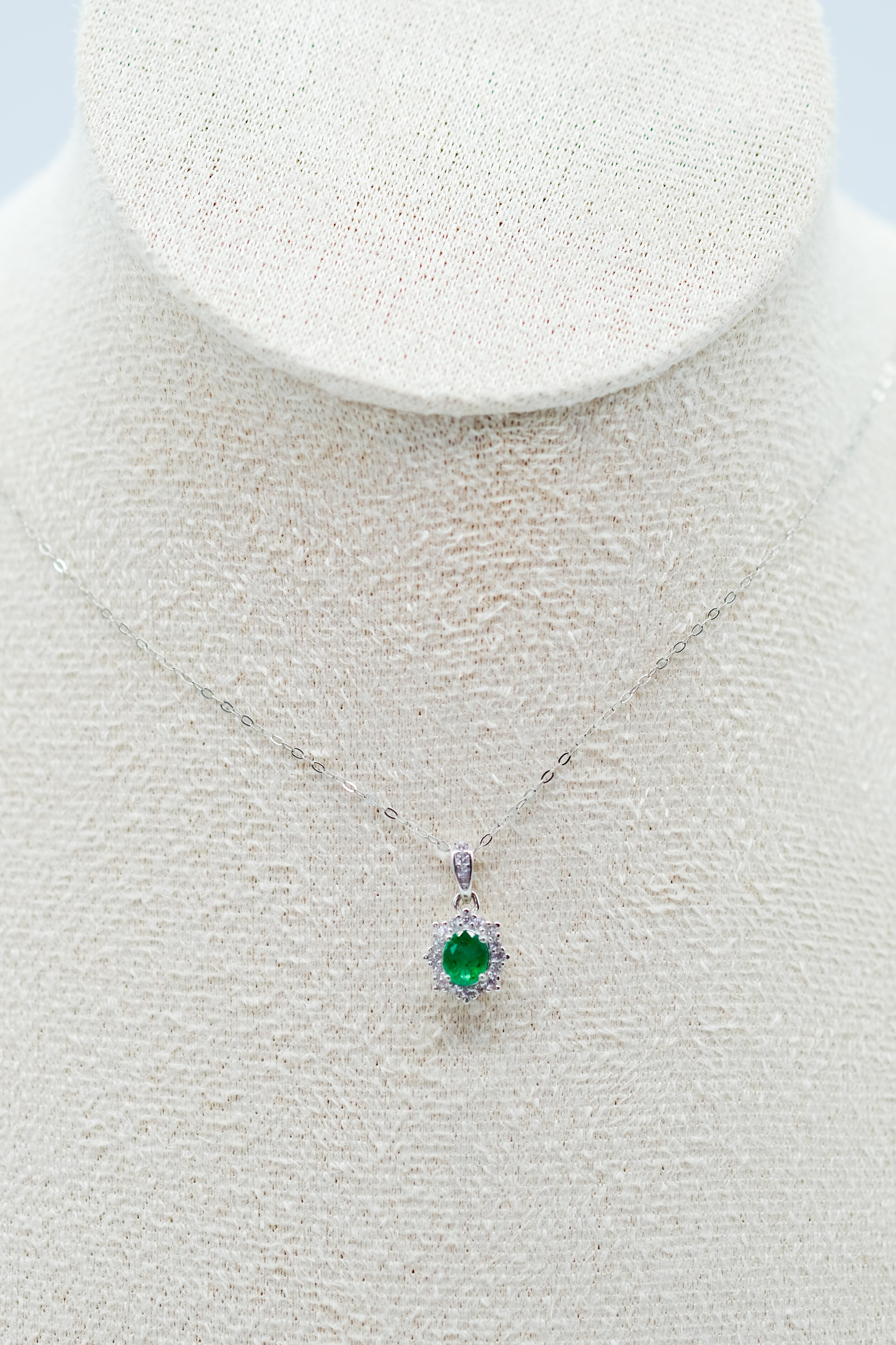 Colgante con esmeralda