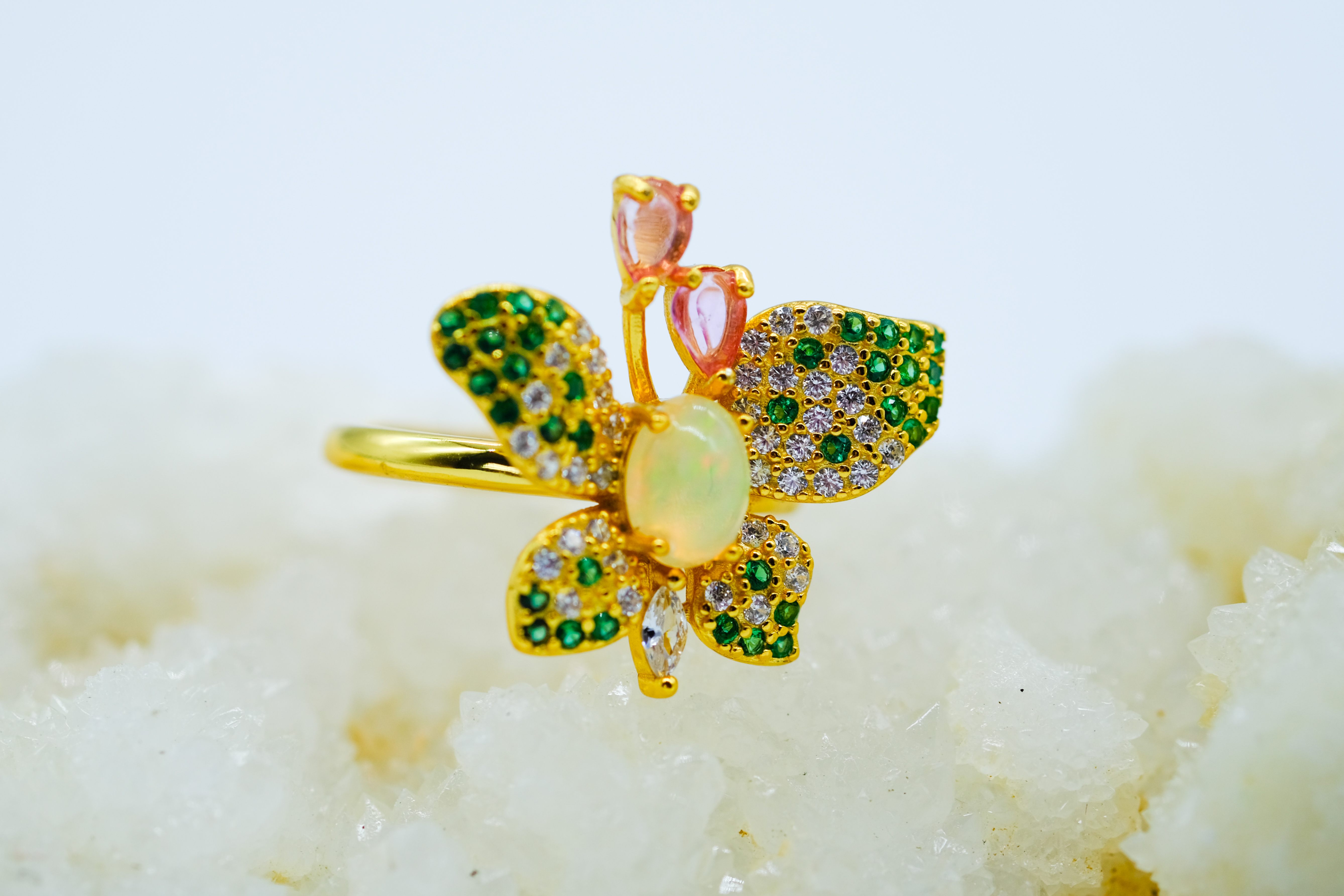 Anillo mariposa con ópalo etíope