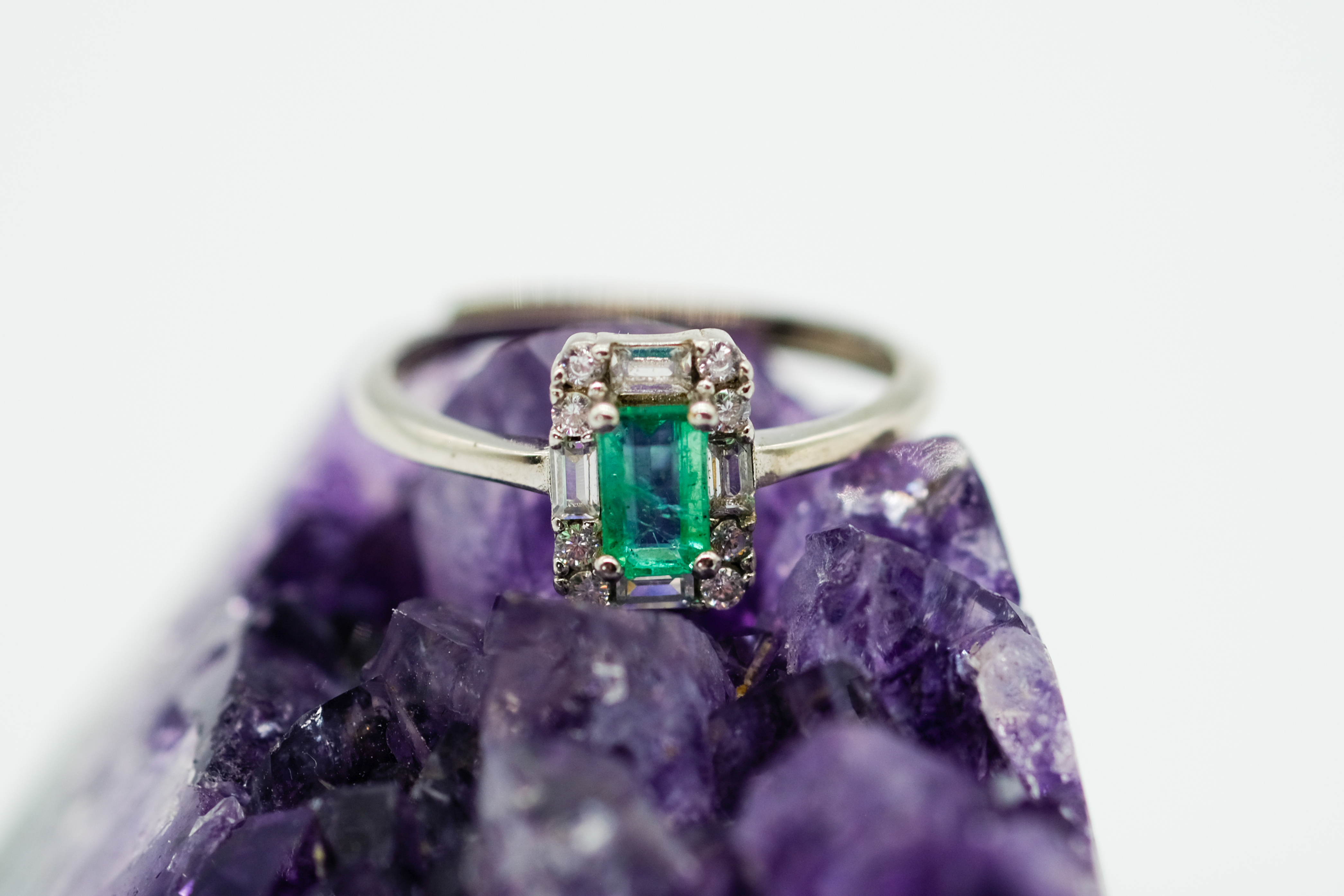 Anillo con esmeralda 