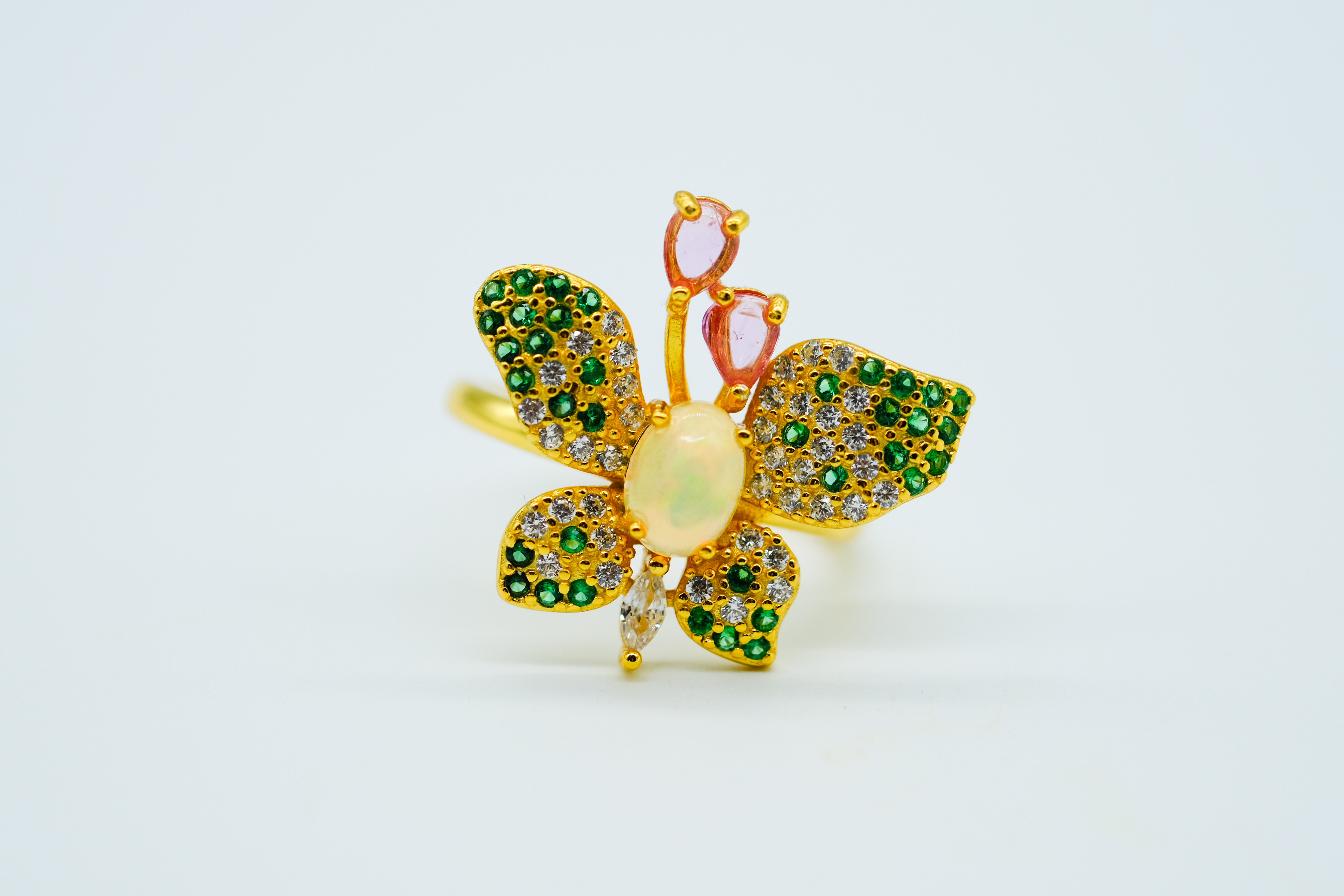 Anillo mariposa con ópalo etíope