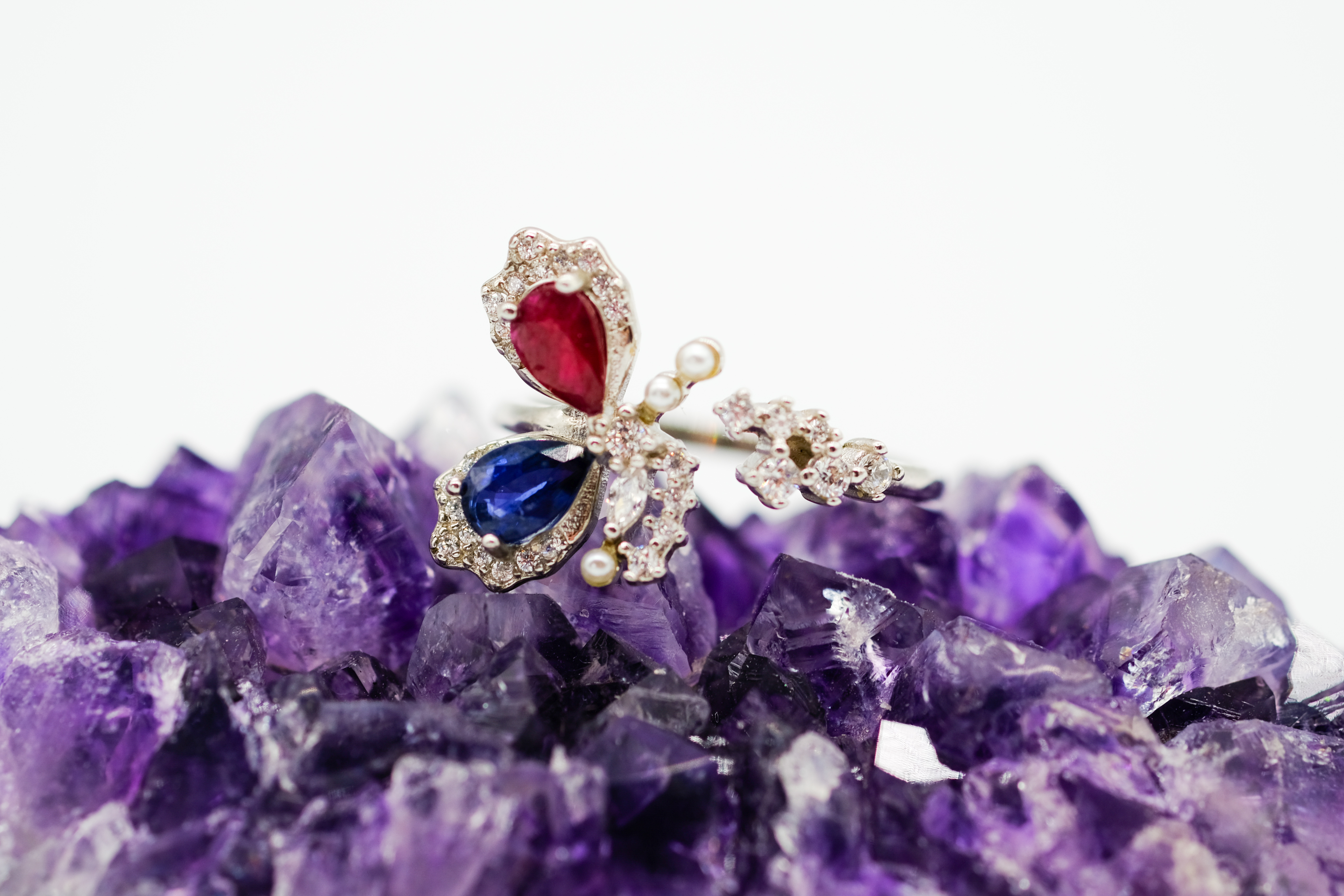 Anillo con rubí y zafiro