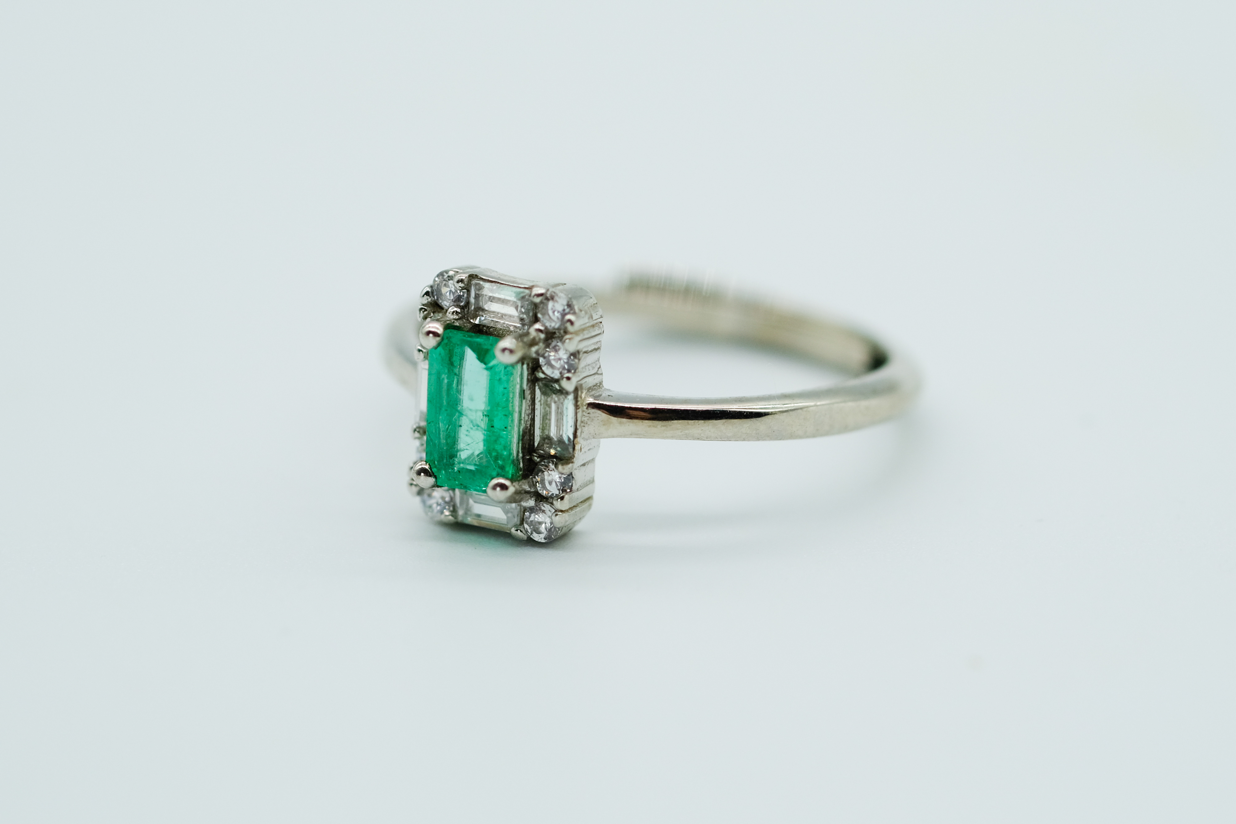 Anillo con esmeralda 