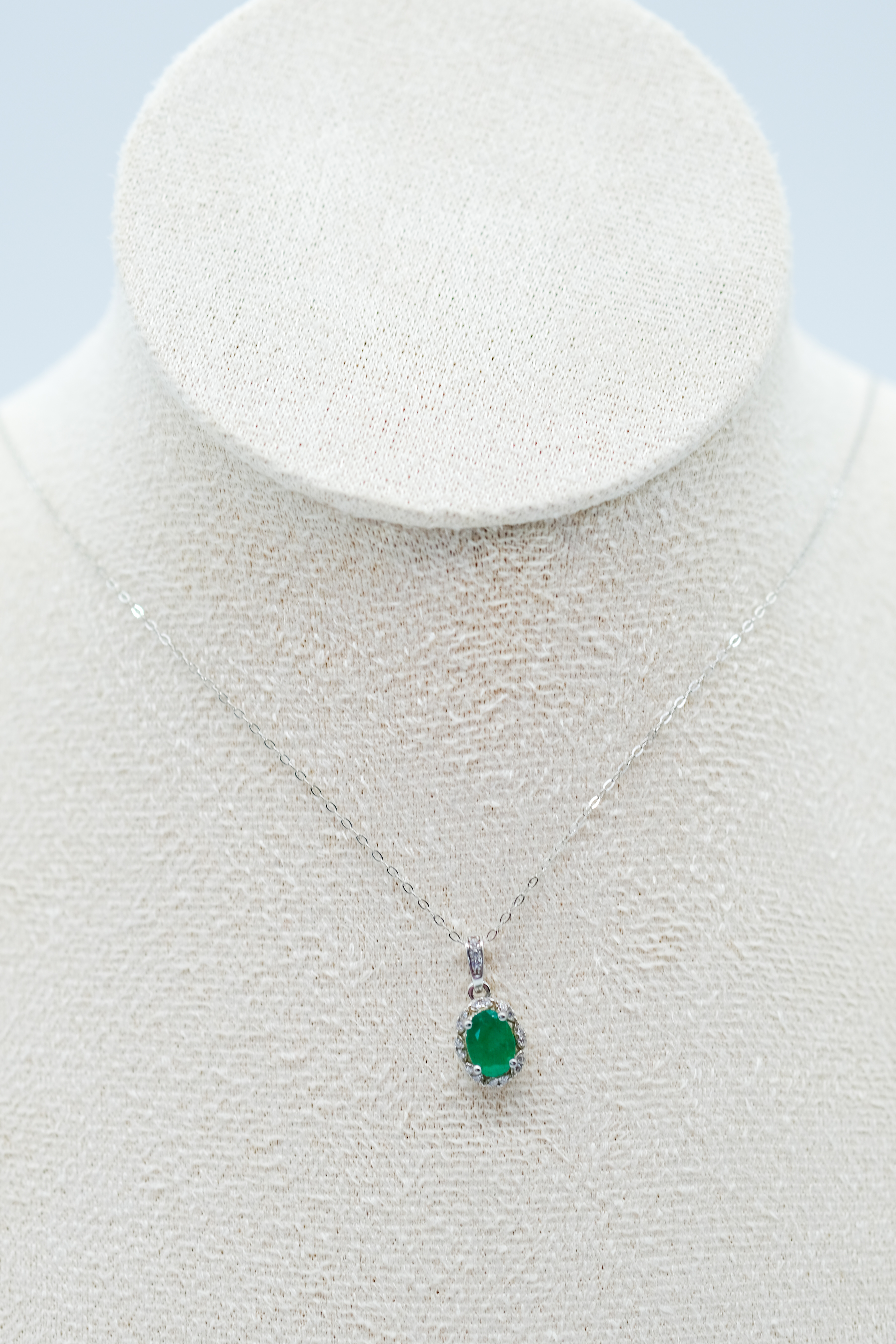 Colgante sencillo con esmeralda