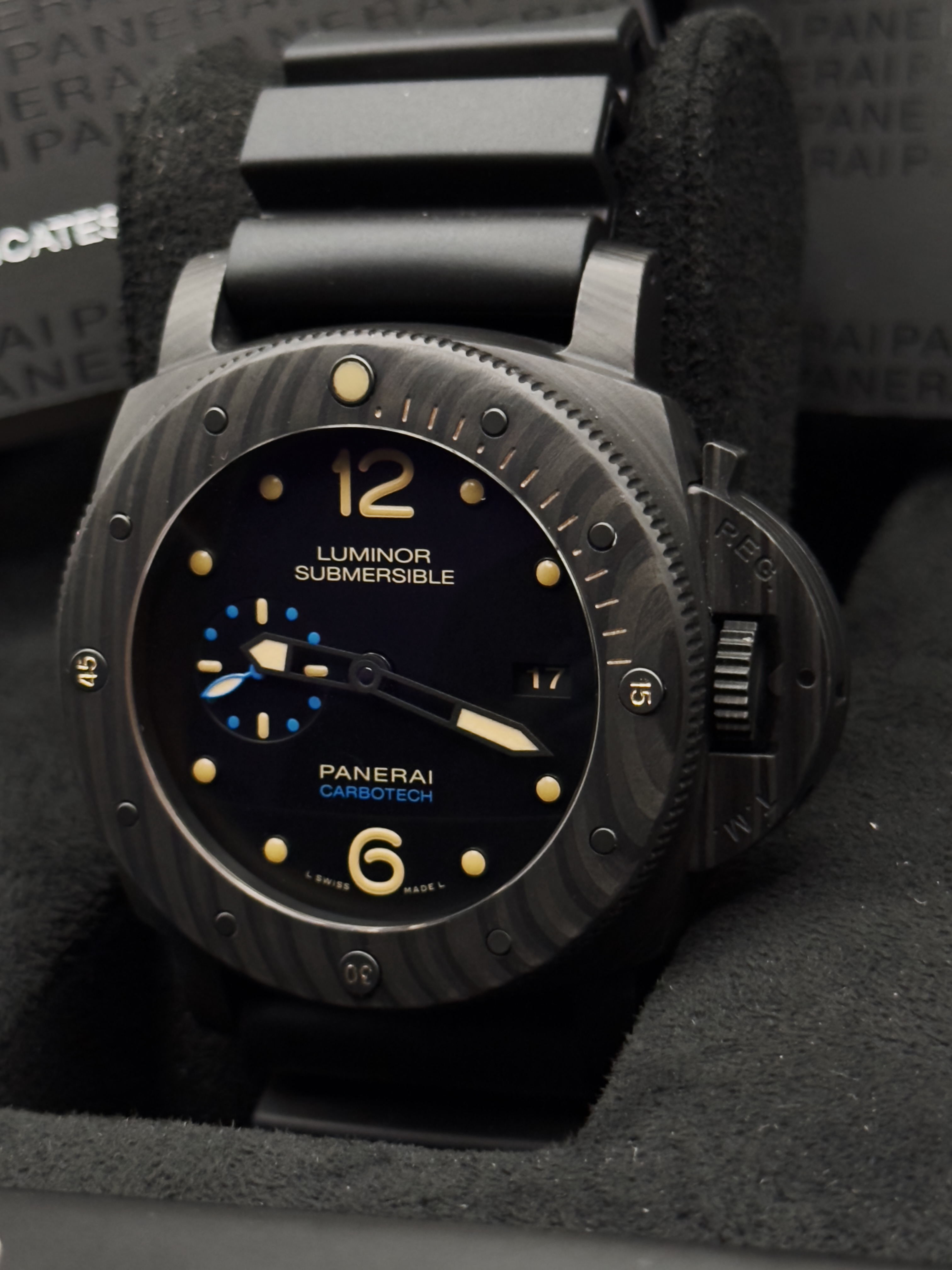 Panerai Submersible Luminor Carbotech 