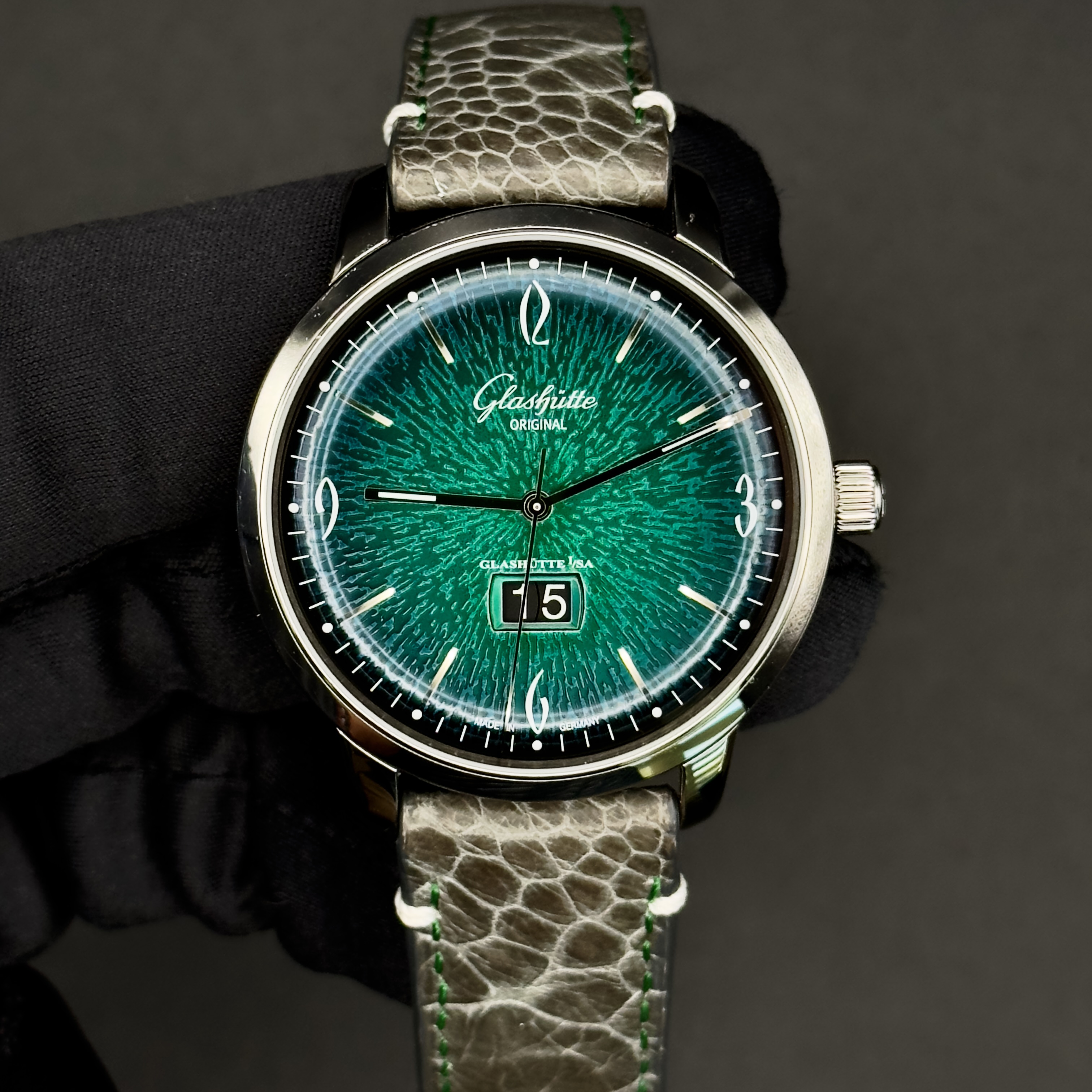 Glashutte Original Sixties Panorama Date Green 42mm Complete 2-39-47-04-02-04