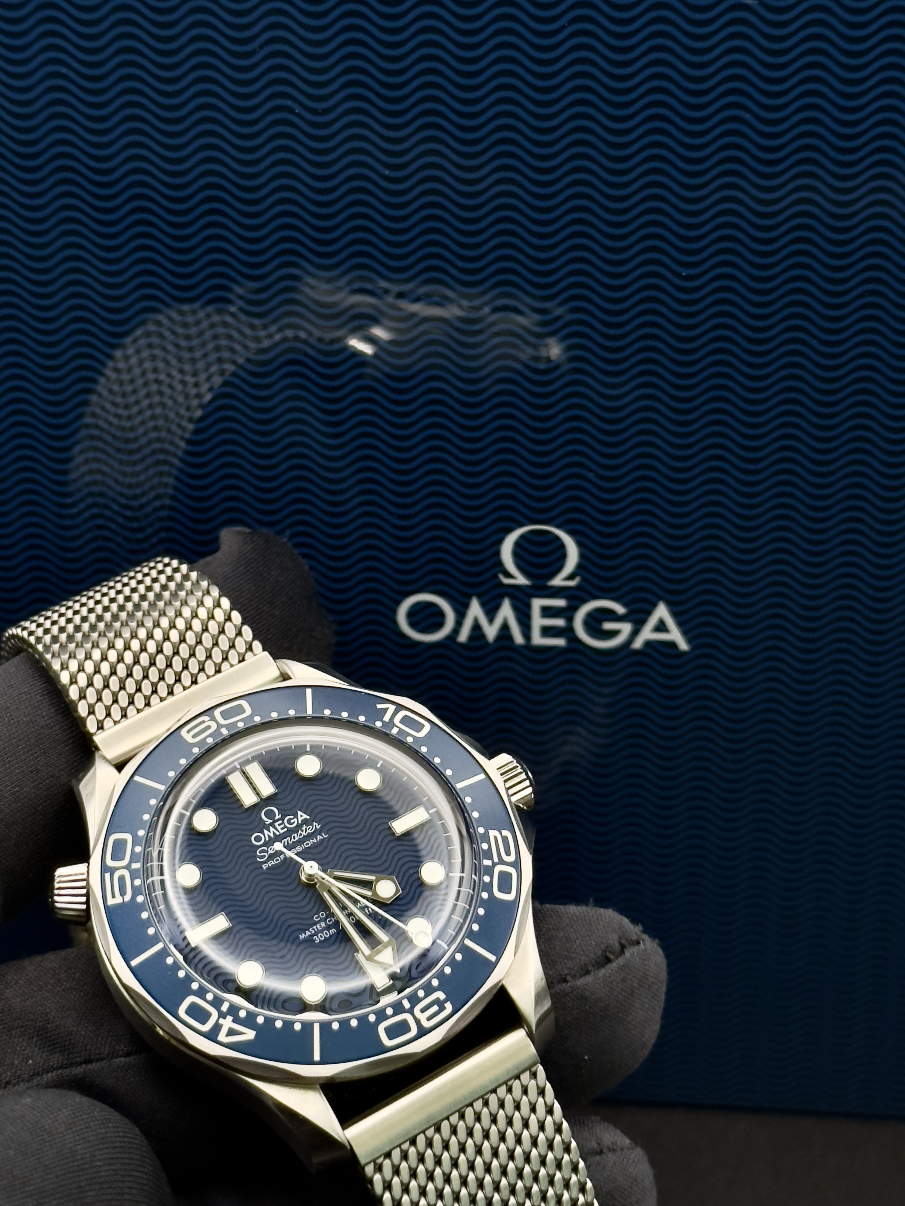 Omega James Bond Seamaster Diver 300M Co-Axial Master Chronometer 42mm – Blue Wave Dial