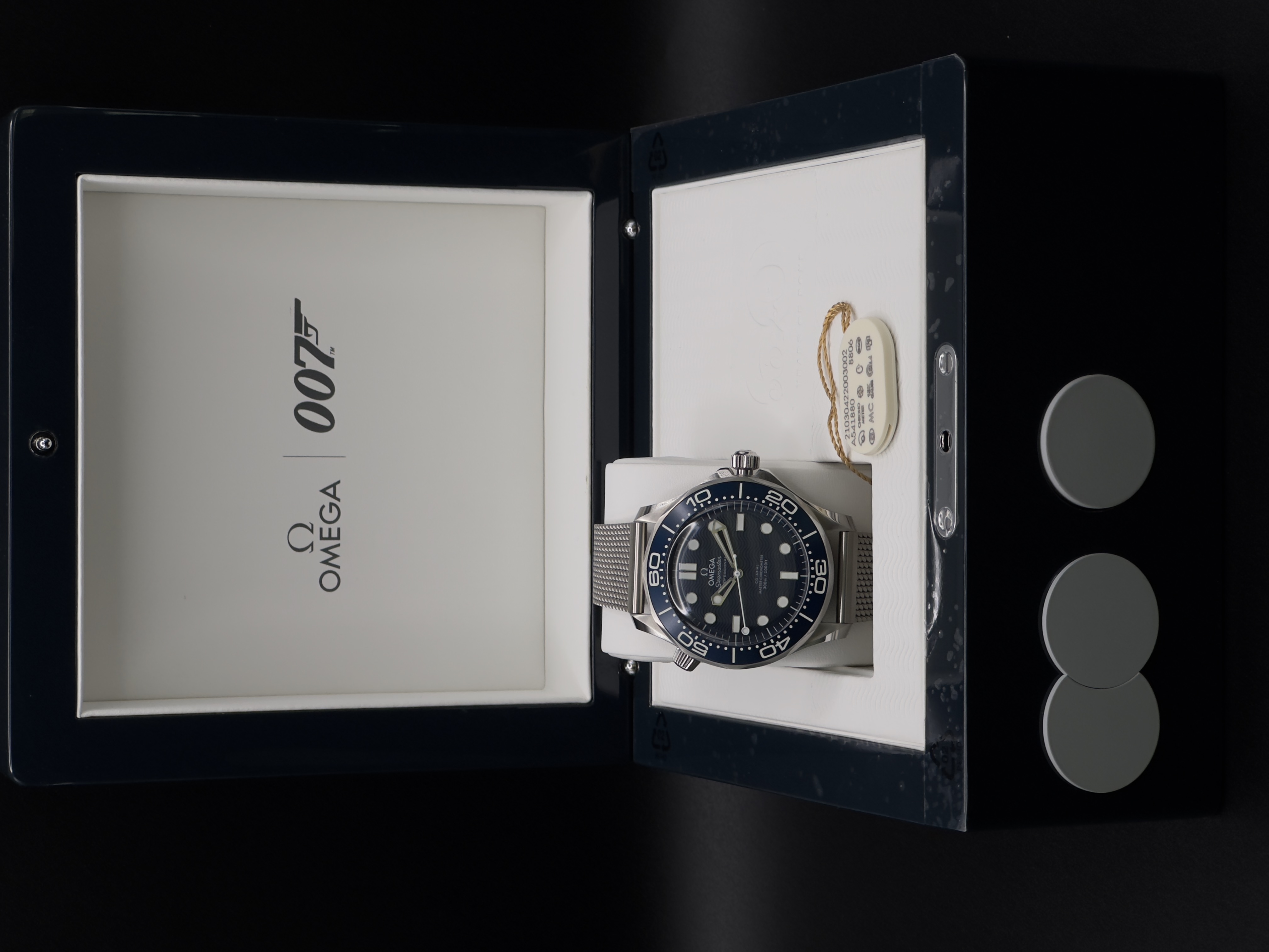 Omega James Bond Seamaster Diver 300M Co-Axial Master Chronometer 42mm – Blue Wave Dial