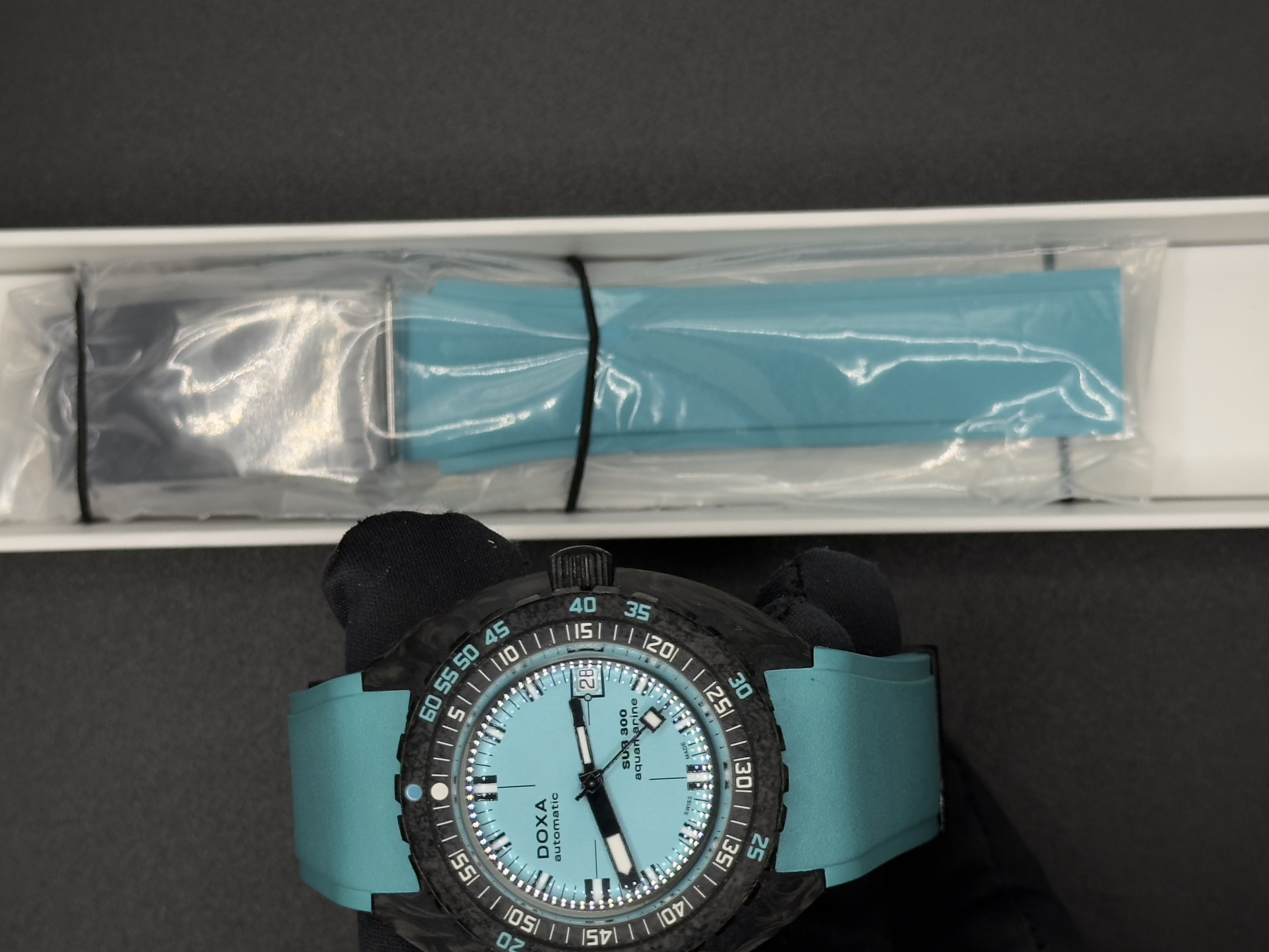 Doxa SUB 300 Carbon “Aqua Marine” – Forged Carbon Case COSC Certified