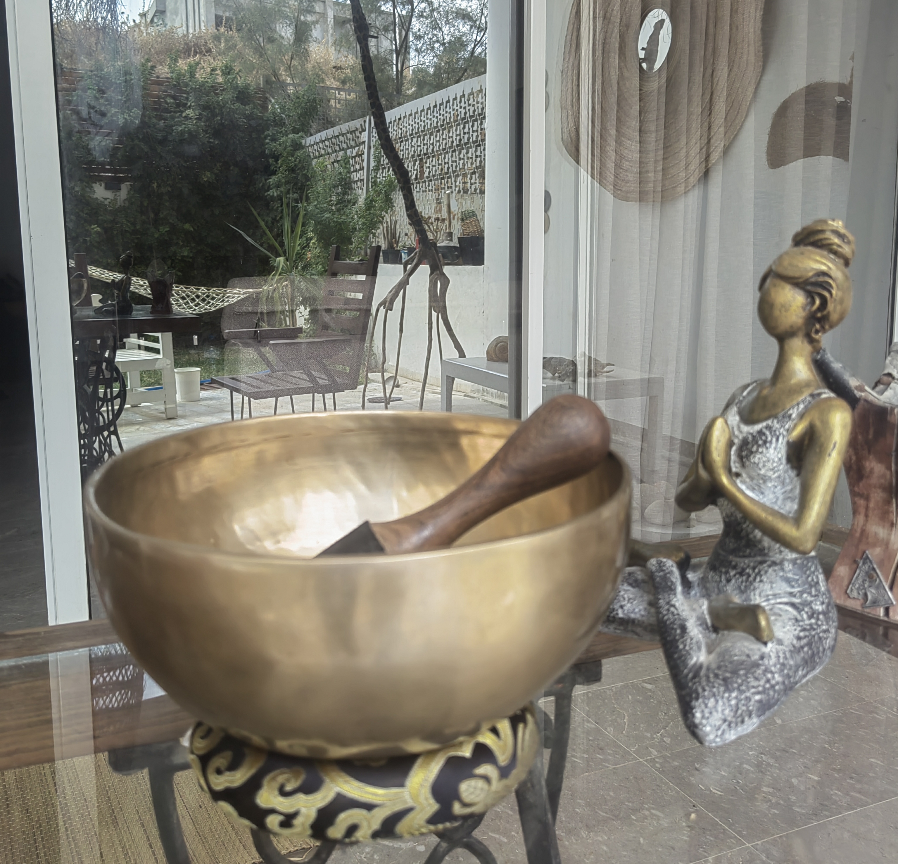 Handmade Tibetan Singing Bowl (d 22cm, h 11cm, 1.3kg)