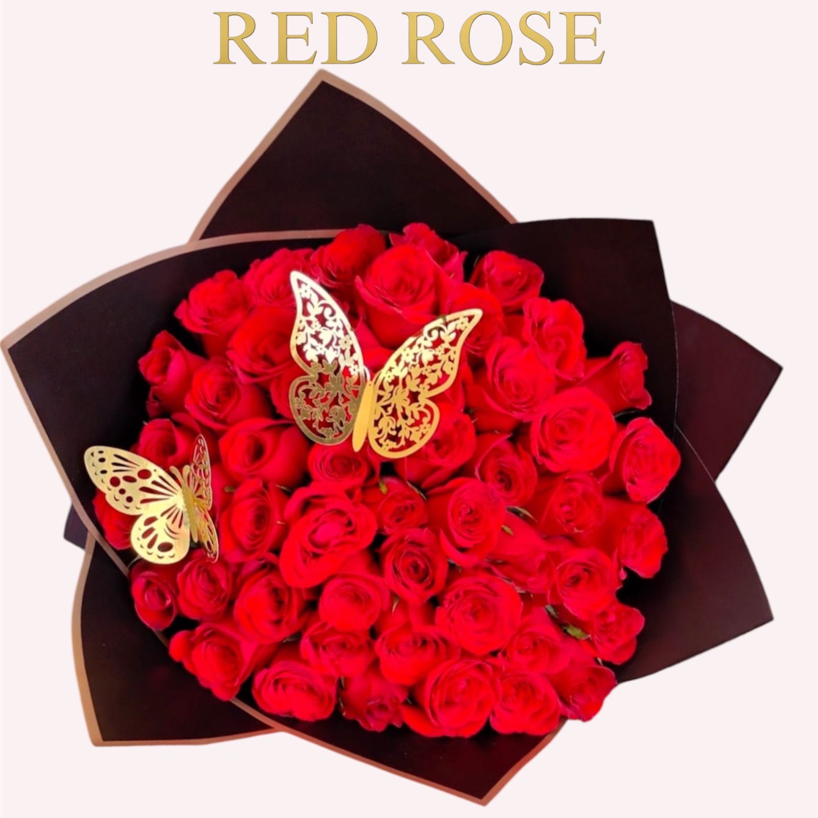 50 rosas rojas junto a 2 mariposas