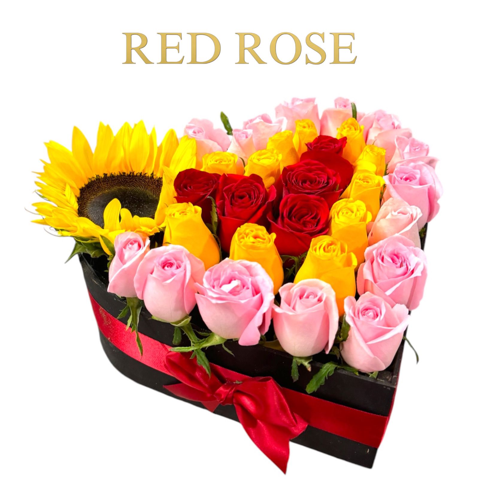 Cajita en forma de corazón con 32 rosas mixtas y un girasol
