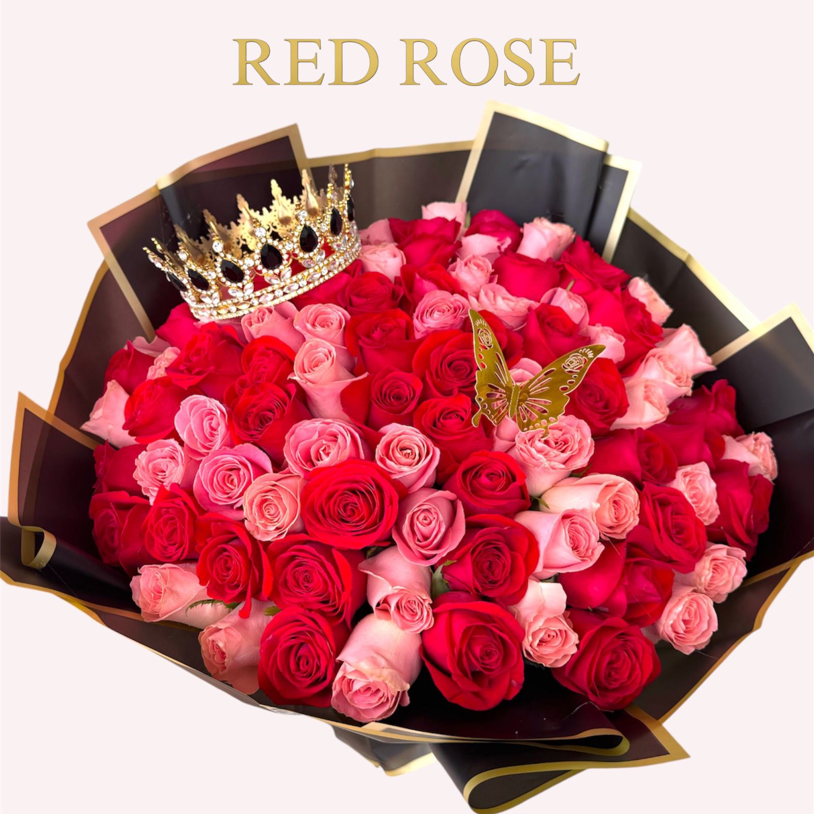 100 rosas mixtas, 1 corona grande y una mariposa