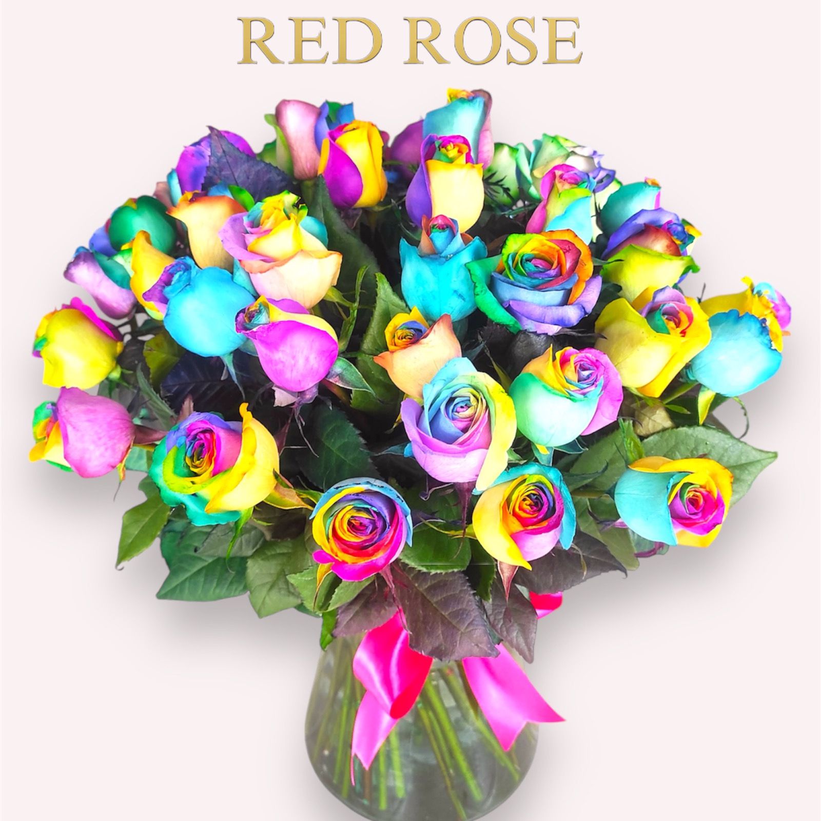 46 rosas arcoíris en una base de cristal y un moño en el medio.