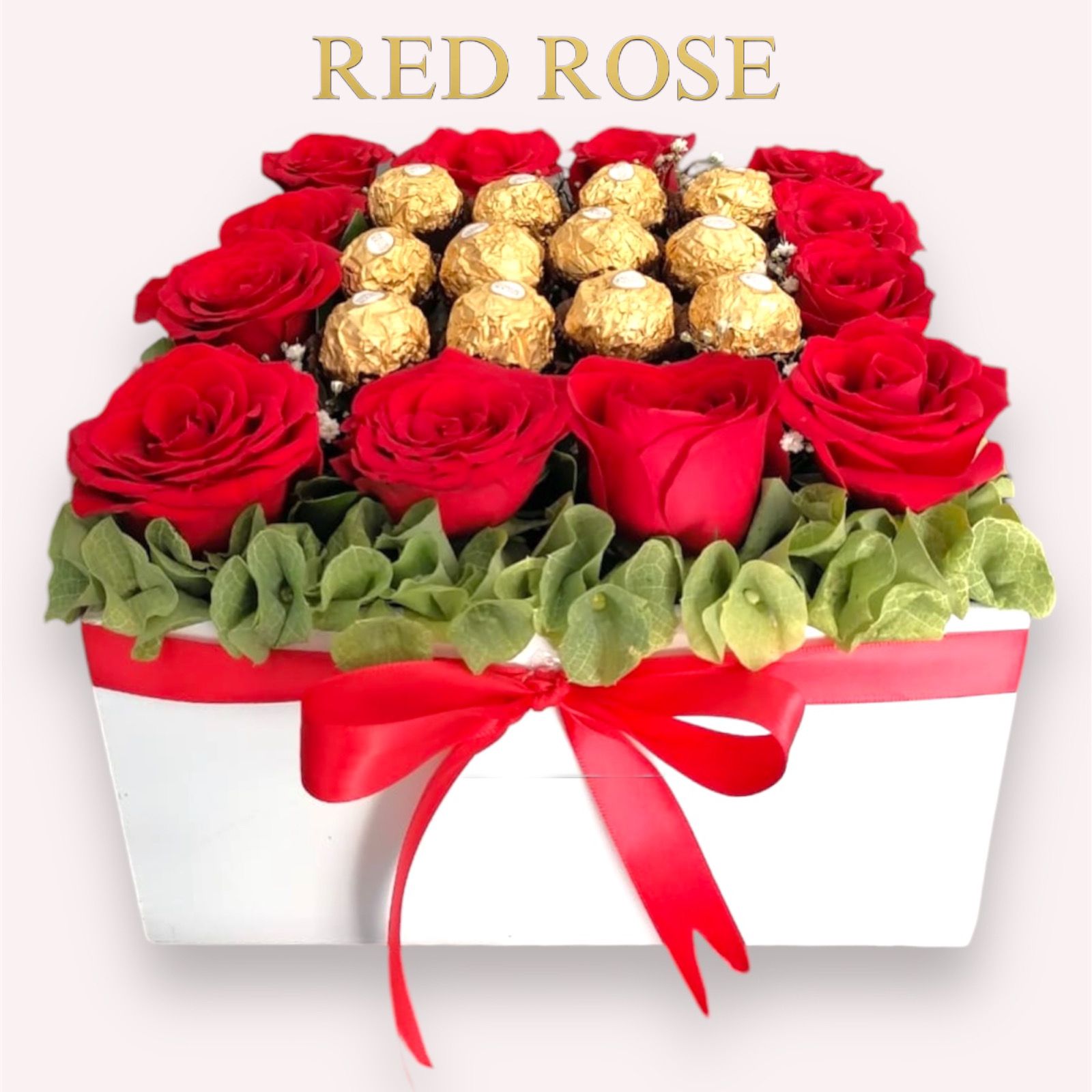 12 chocolates y 12 rosas en una cajita blanca.