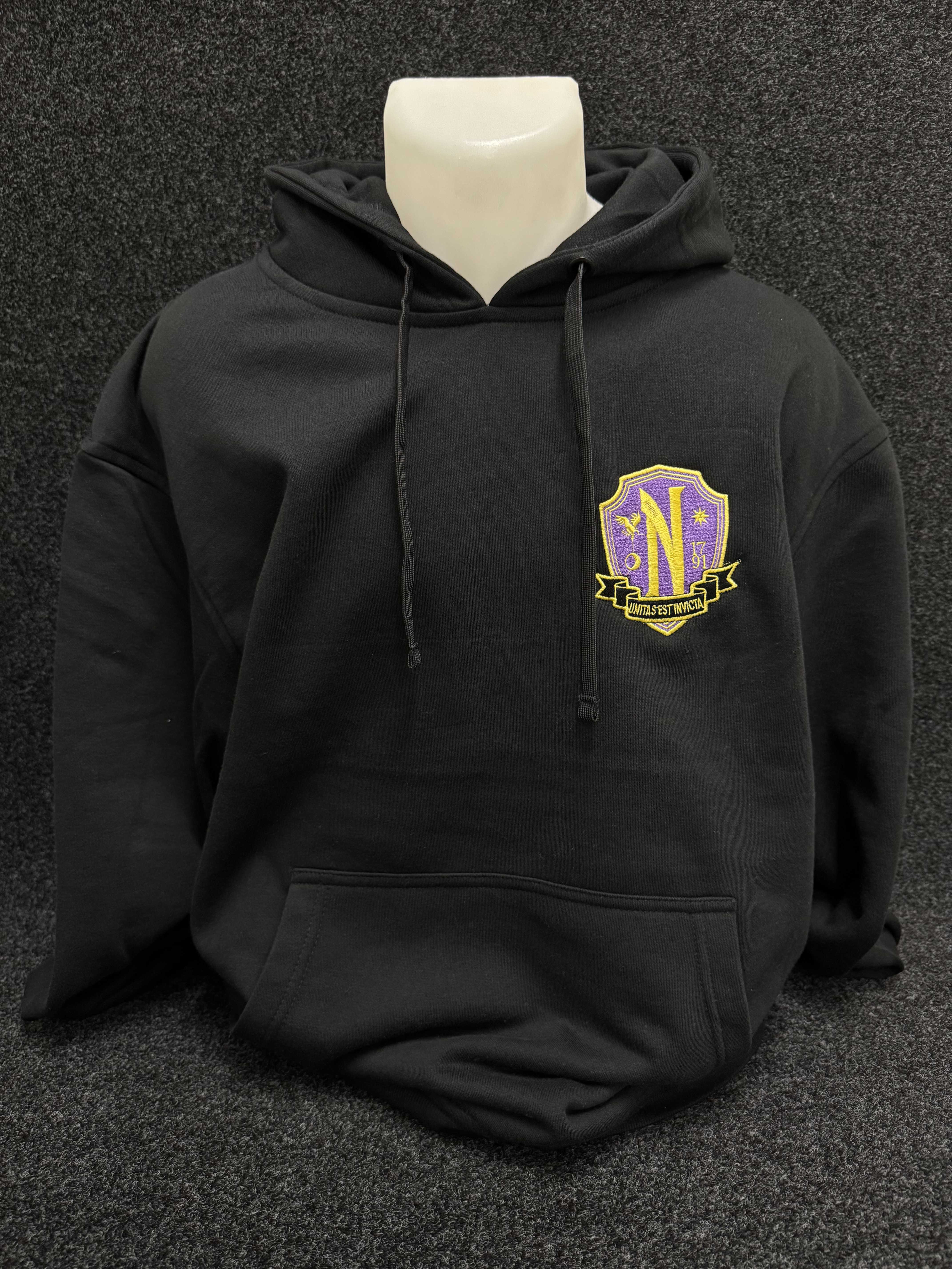 Escudo Academy Miercoles Addams