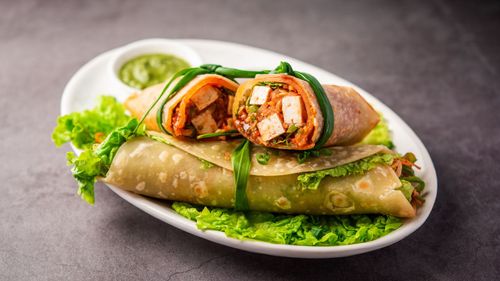 Cheesy corn paneer roll