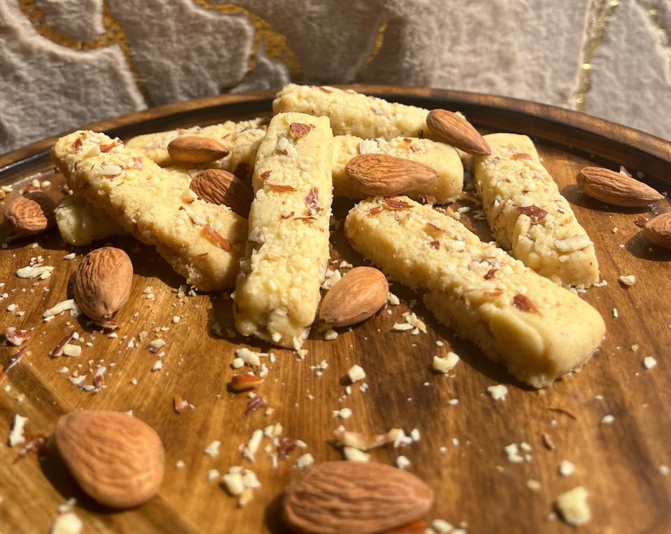 Almond stick biscuits