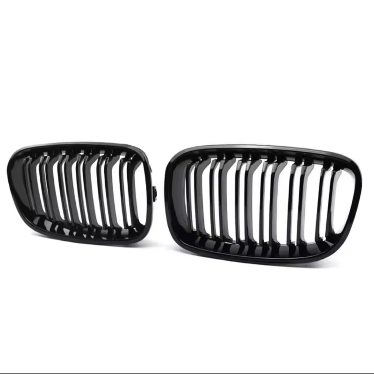 GRELHAS DUPLAS BMW SÉRIE 1 - F20 F21 LOOK M PERFORMANCE