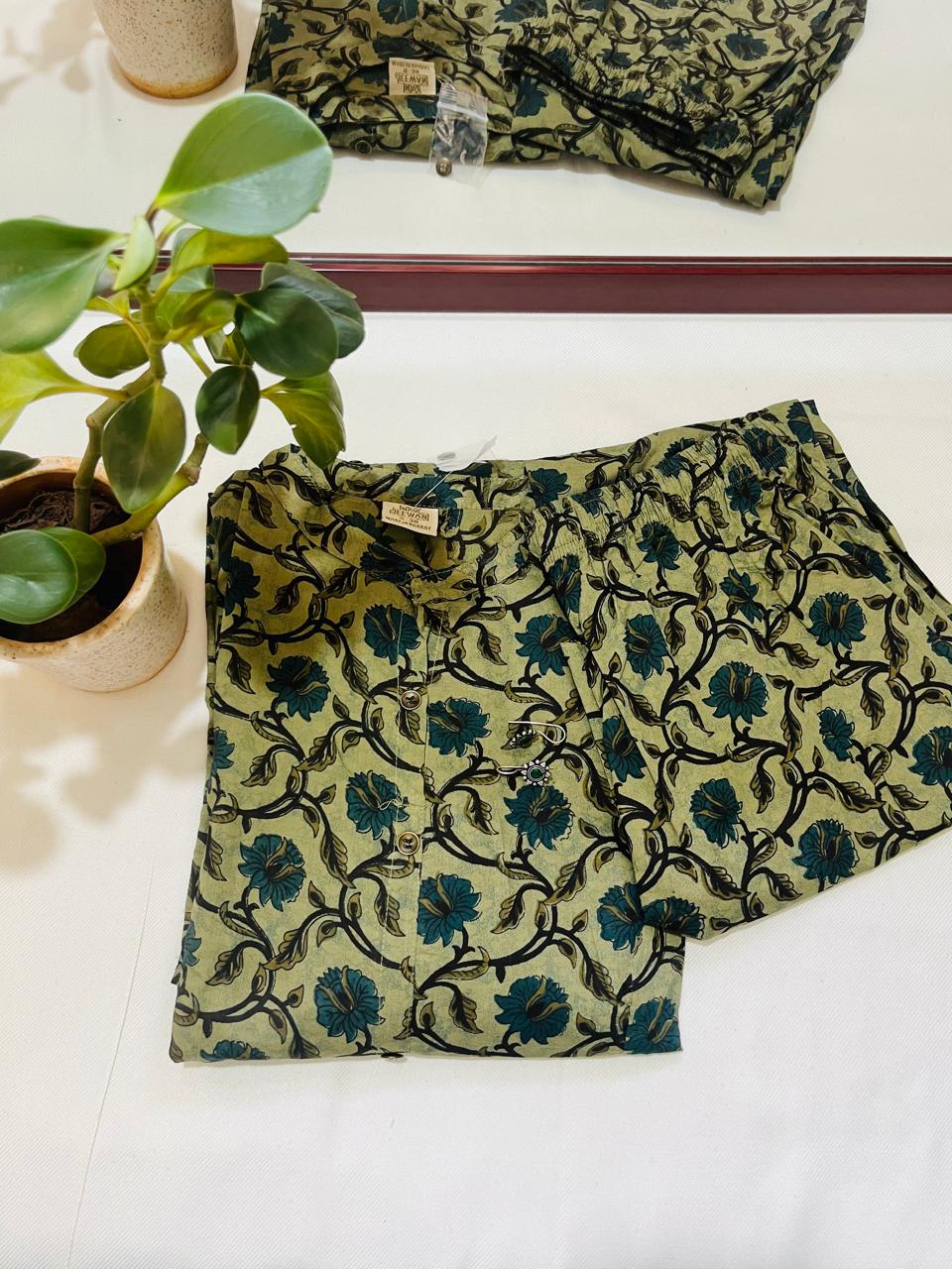 Floral Patterned 2 Piece Set